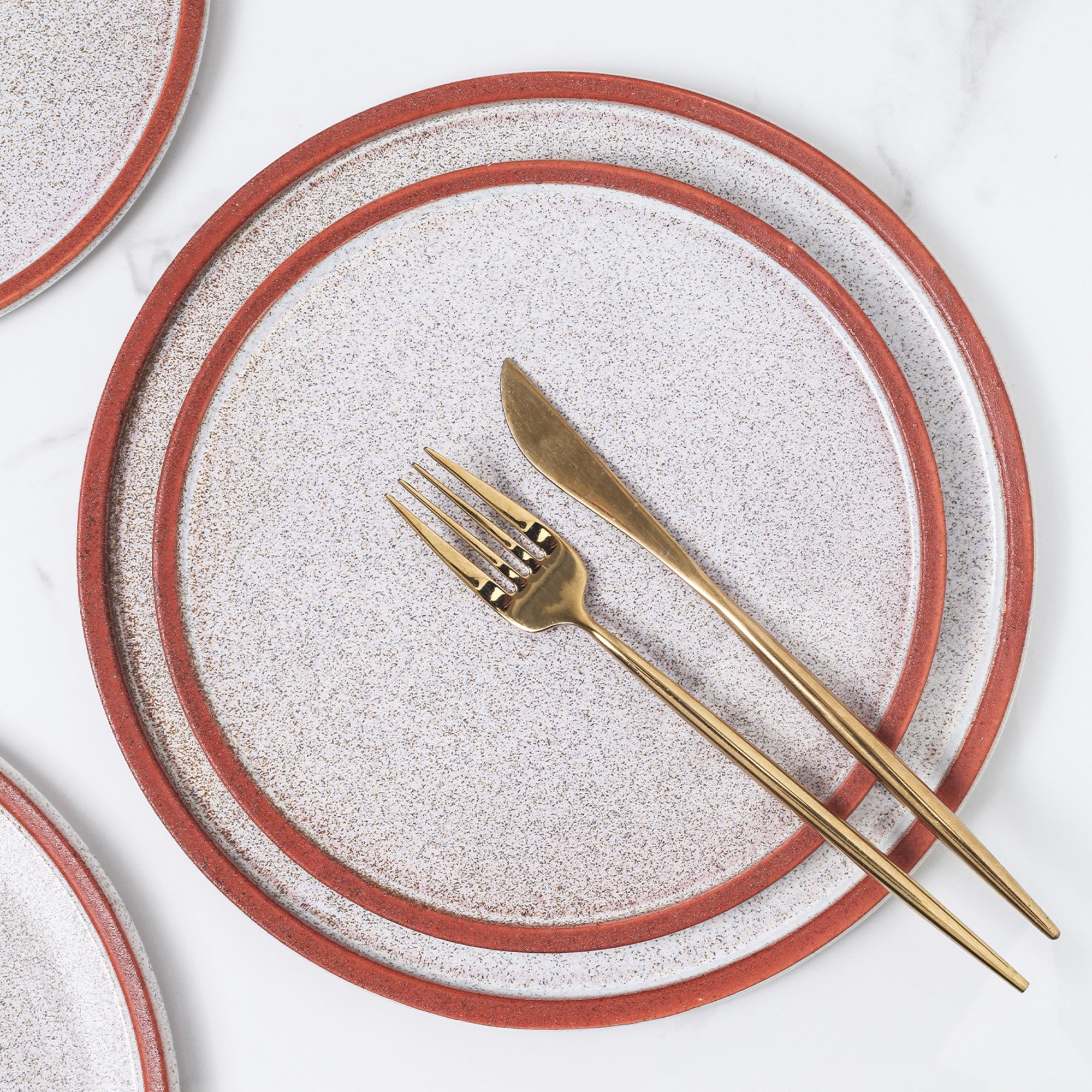 Vince Stoneware Dinner Plate Set - Red Ceramic Plates for Dining, Kitchen & Restaurant Use - Elegant & Durable Dinnerware for Everyday Meals & Special Occasions