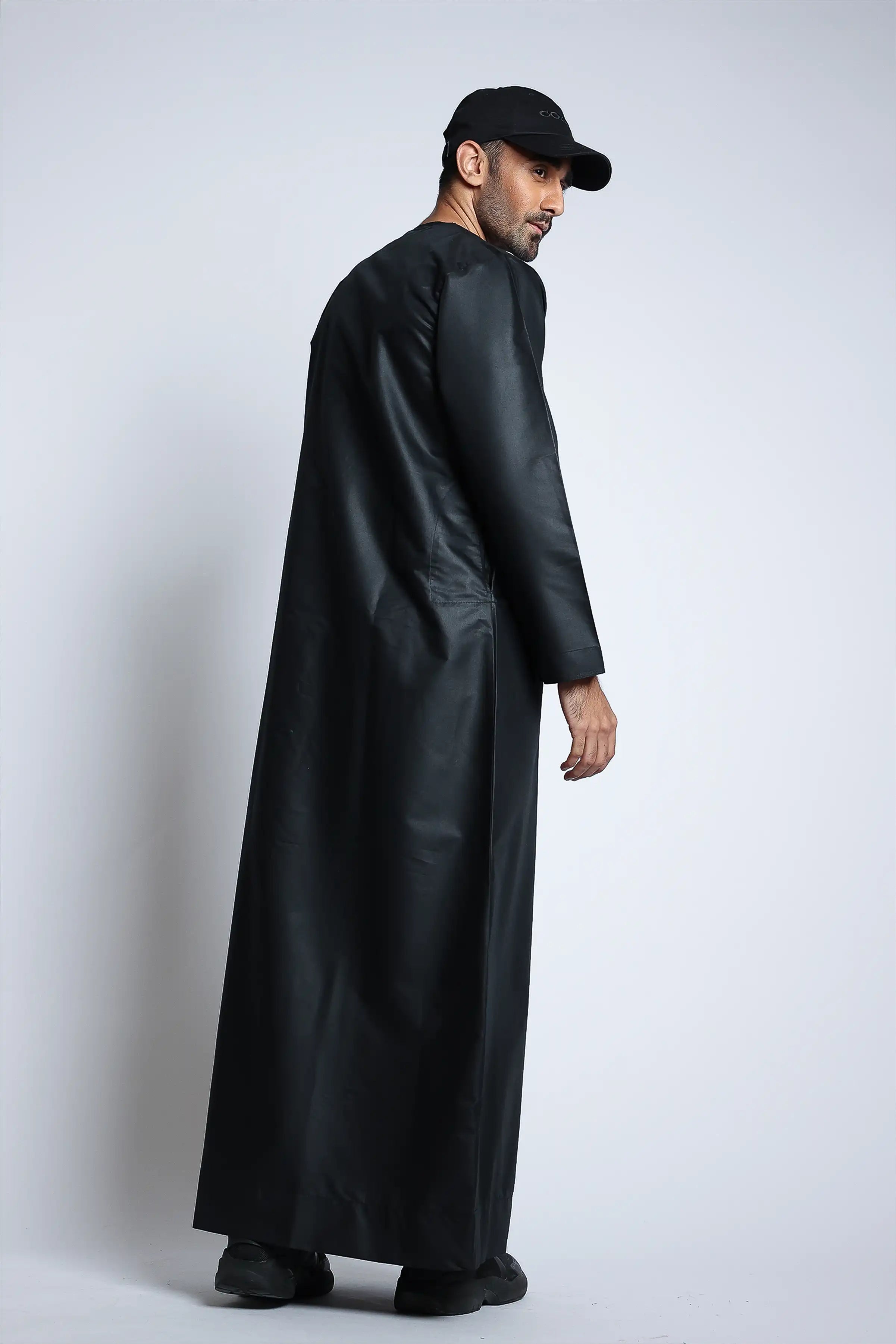 J148 Black Emirati Thobe for Men - Traditional Arabic Robe - Perfect for Eid, Weddings & Special Occasions