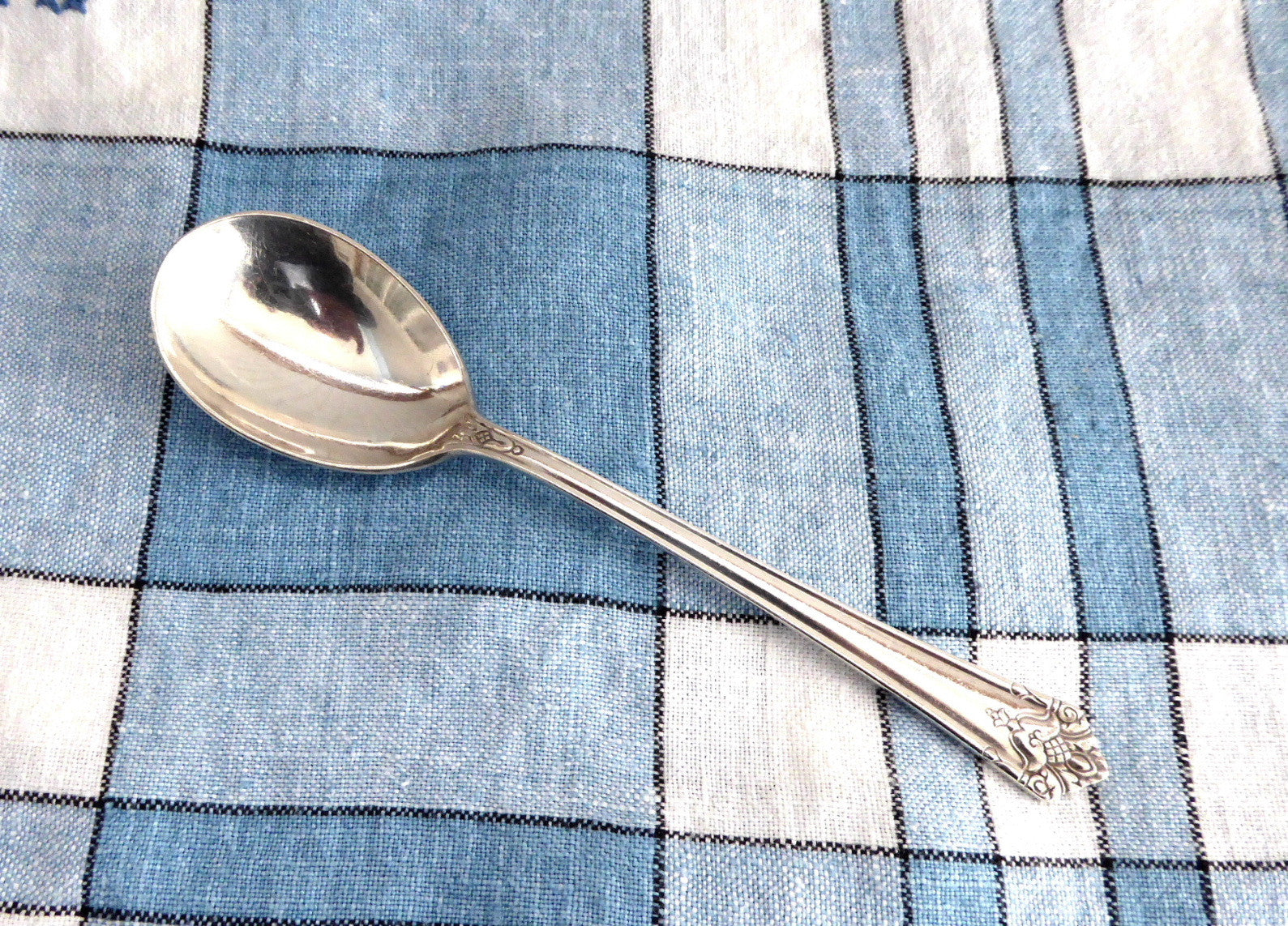 Vintage Rogers 1847 USA Sugar Spoon - Her Majesty Collection, 1930s International Silver - Perfect for Tea Parties, Coffee Service & Antique Collectors