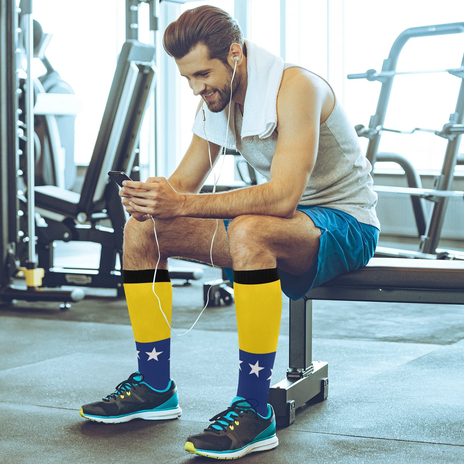 Fisyme Unisex Thermal Compression Socks for Running, Hiking & Cycling - Breathable & Comfortable Athletic Crew Socks for Women & Men - Perfect for Winter Sports & Outdoor Activities