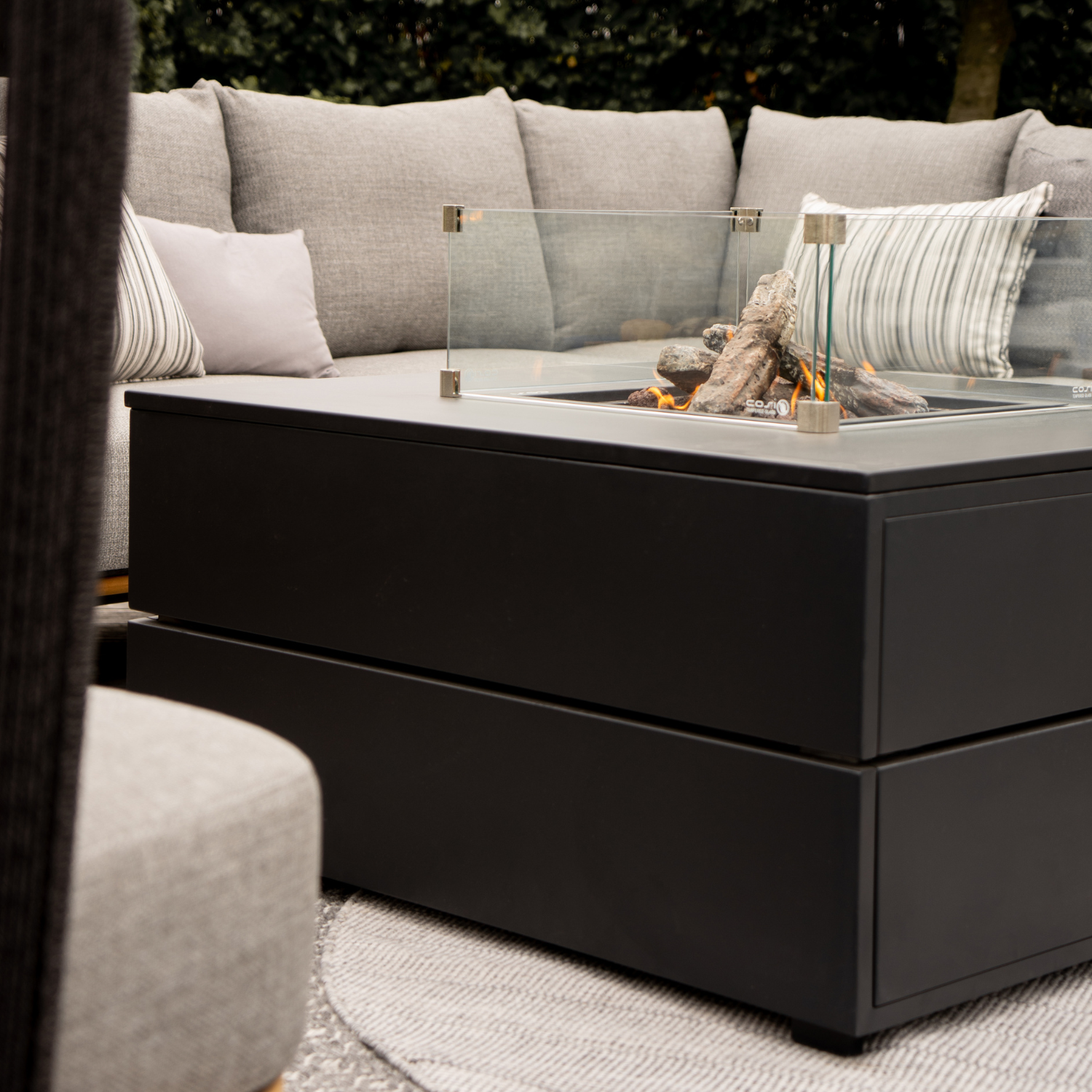 Modern Black Rectangular Metal Fire Pit Table - Outdoor Patio, Garden, Backyard Fireplace for Cozy Gatherings