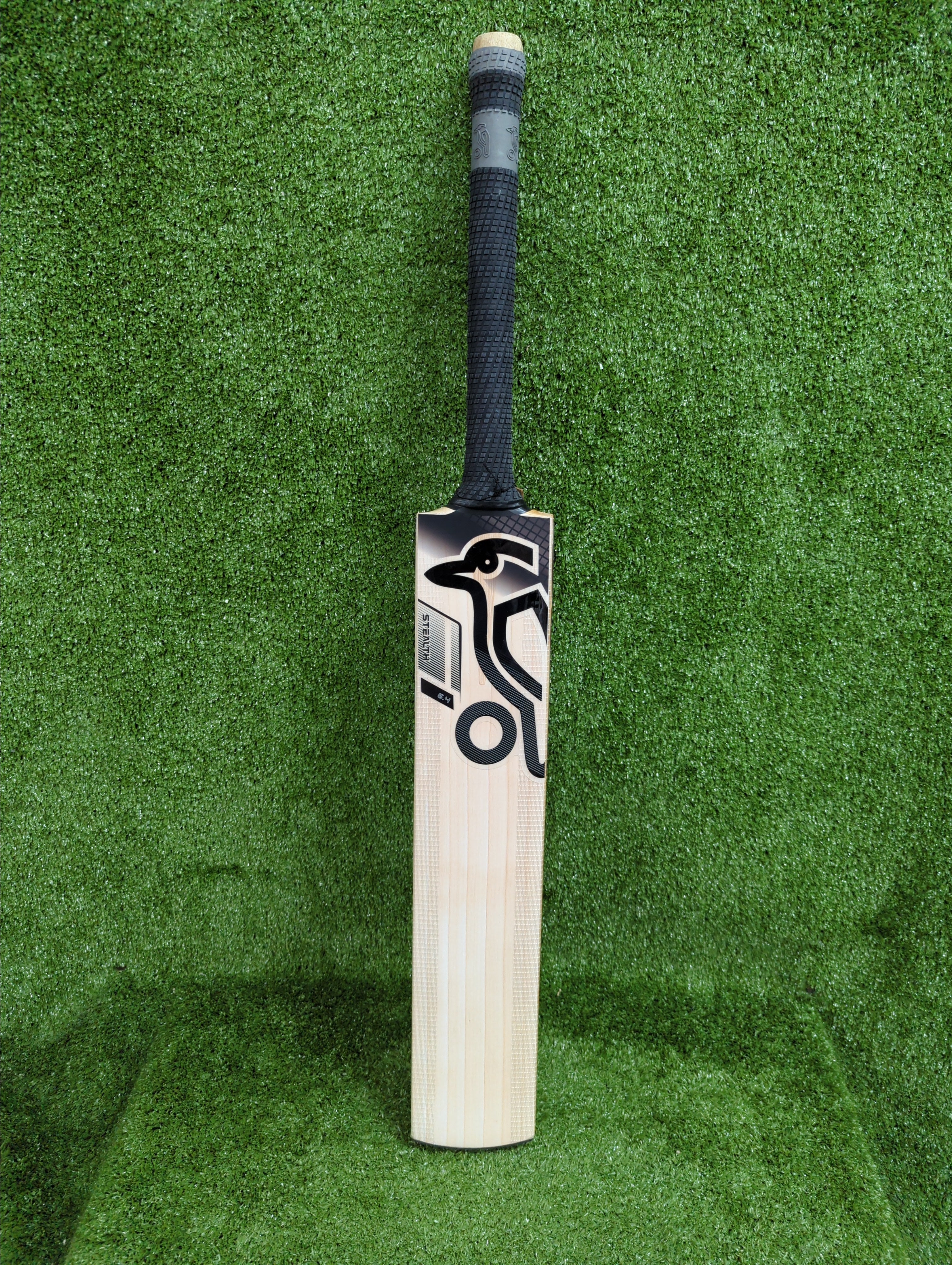 Kookaburra Stealth 6.4 English Willow Cricket Bat - Premium Professional Grade Bat for Cricket Players - Perfect for Matches, Training & Competitive Play