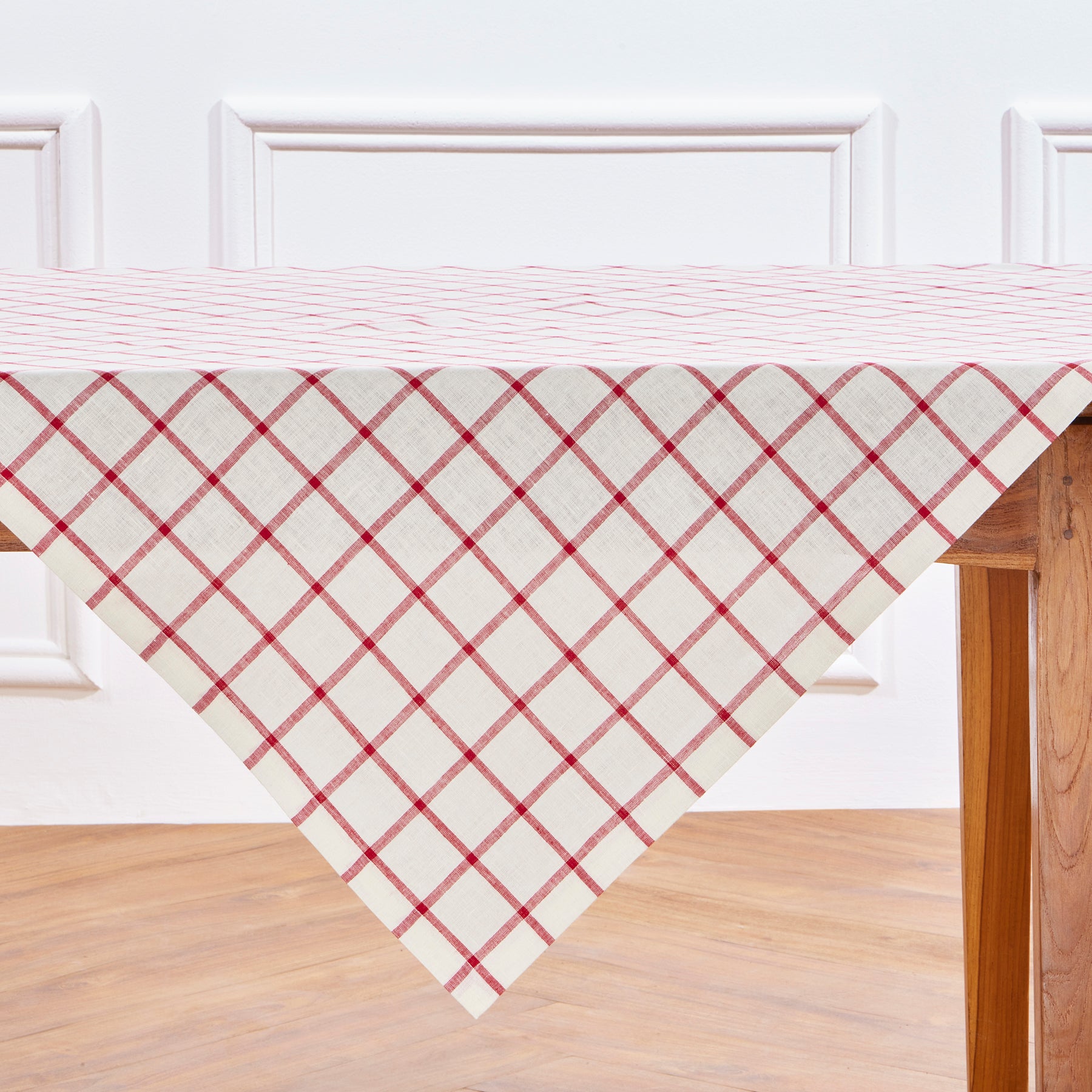 Stylish Windowpane Pattern Table Runner - Elegant Dining Table Decor for Holiday Dinners & Special Occasions
