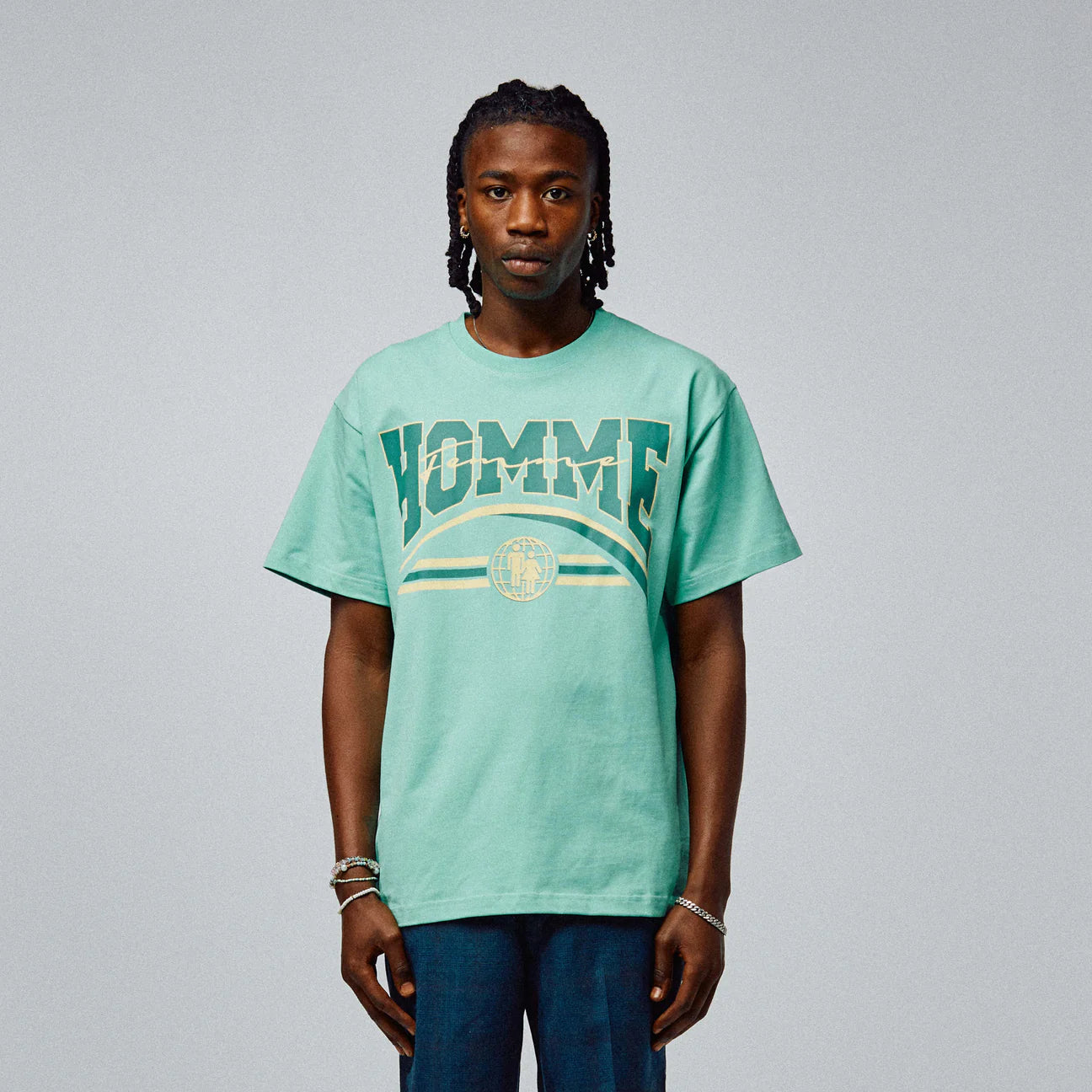 Men's & Women's Global Logo Graphic Tee in Green - Casual Streetwear for Everyday Outfits