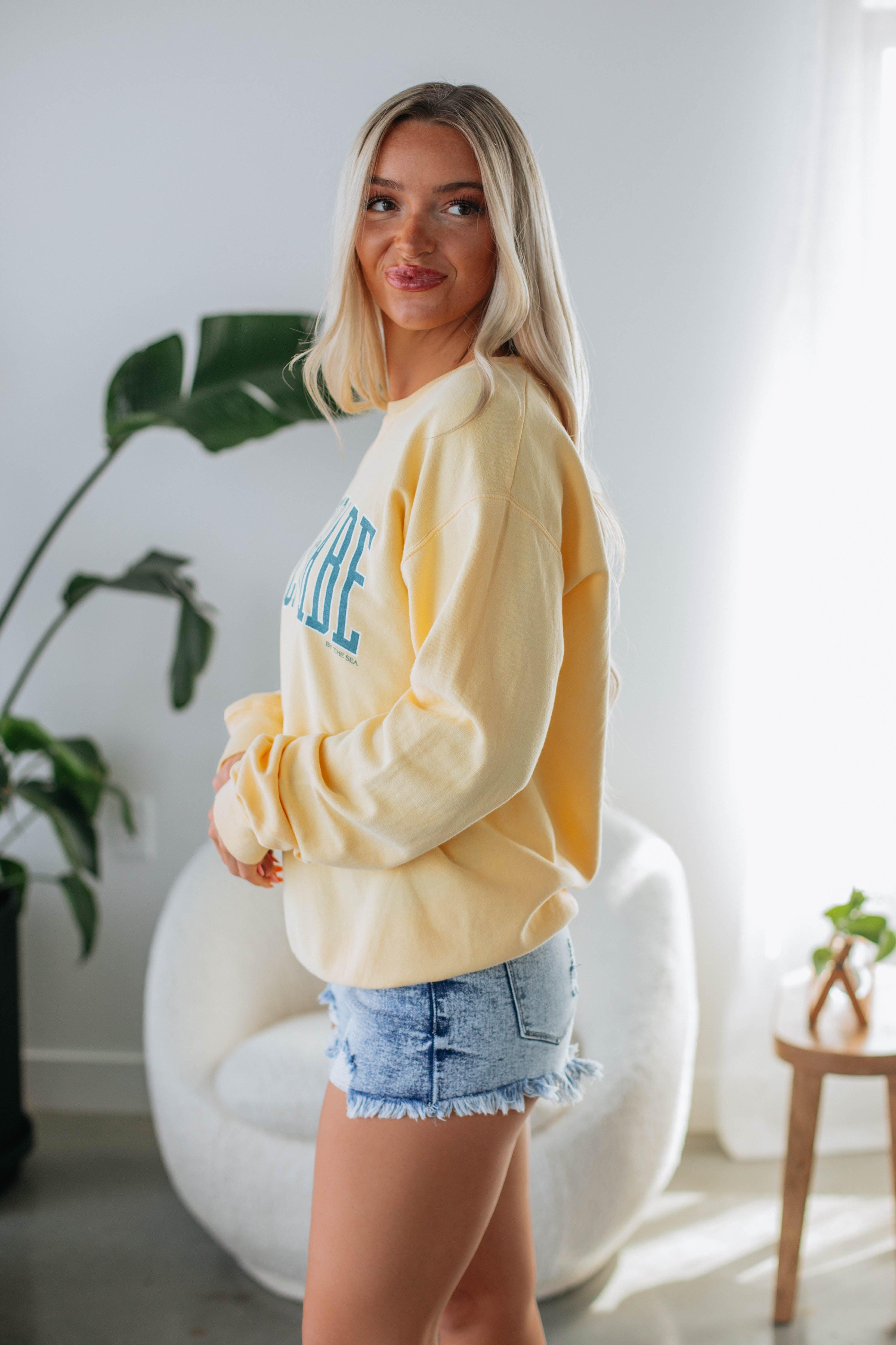 Beach Babe Graphic Crewneck Sweatshirt - Women's Casual Pullover Top for Summer Vacation, Beach Outing & Streetwear Fashion