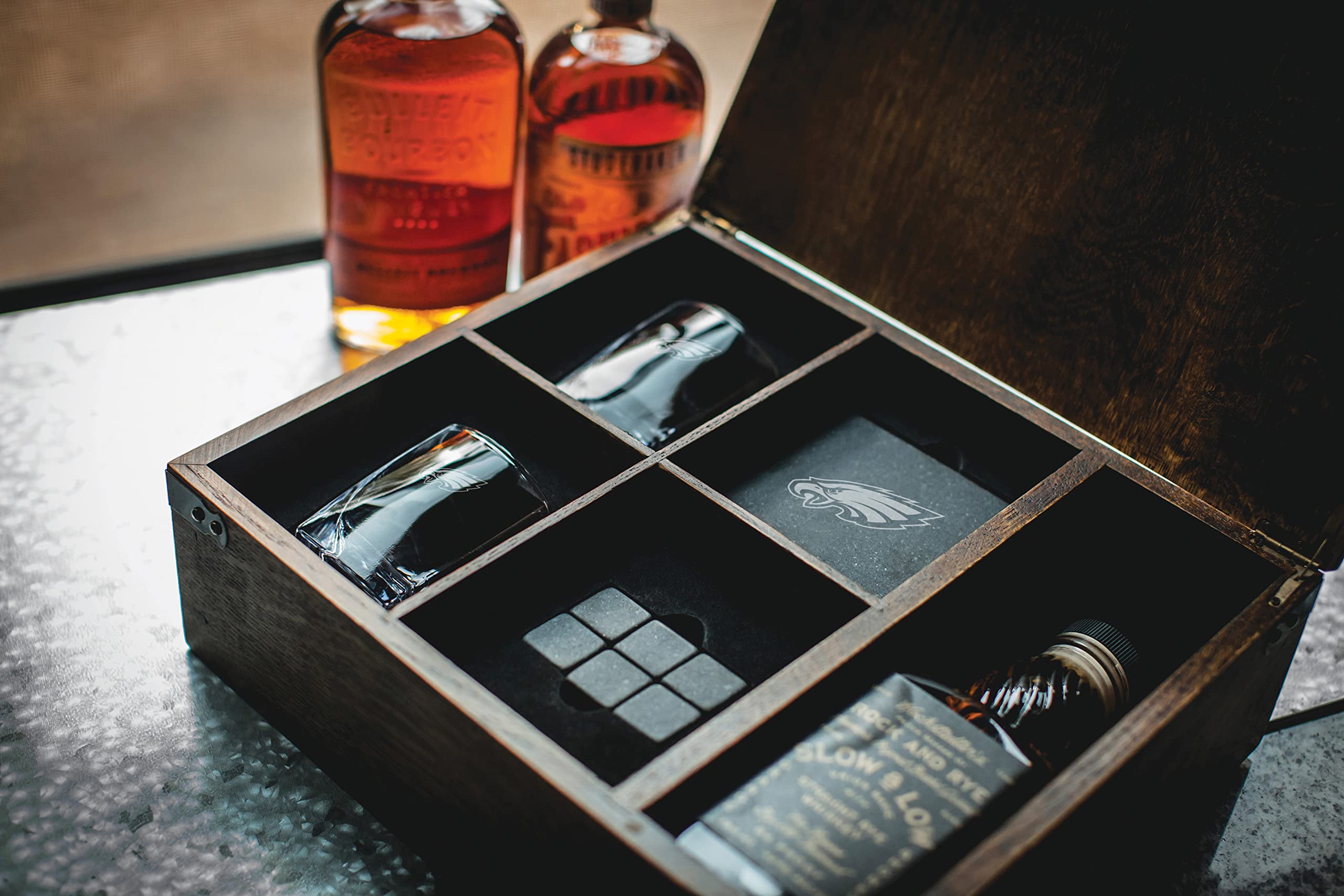 PICNIC TIME NFL Whiskey Box Gift Set - 2 Whiskey Glasses & Whiskey Stones - Perfect for Football Tailgates, Man Cave Decor & Gifts for Whiskey Lovers
