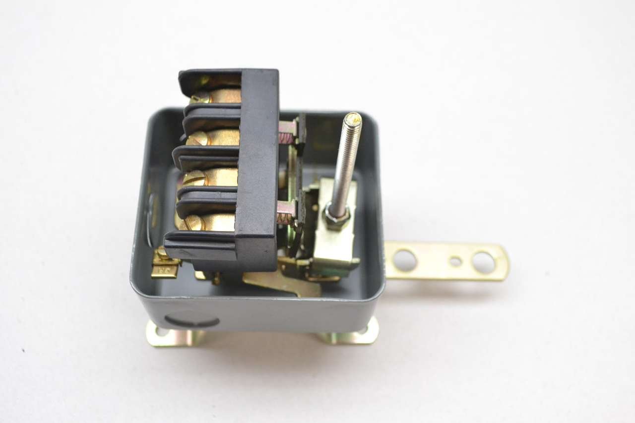 Liquid Level Switch - Close On Rise Sensor for Water Tank, Pool & Industrial Use | Reliable Fluid Level Detection