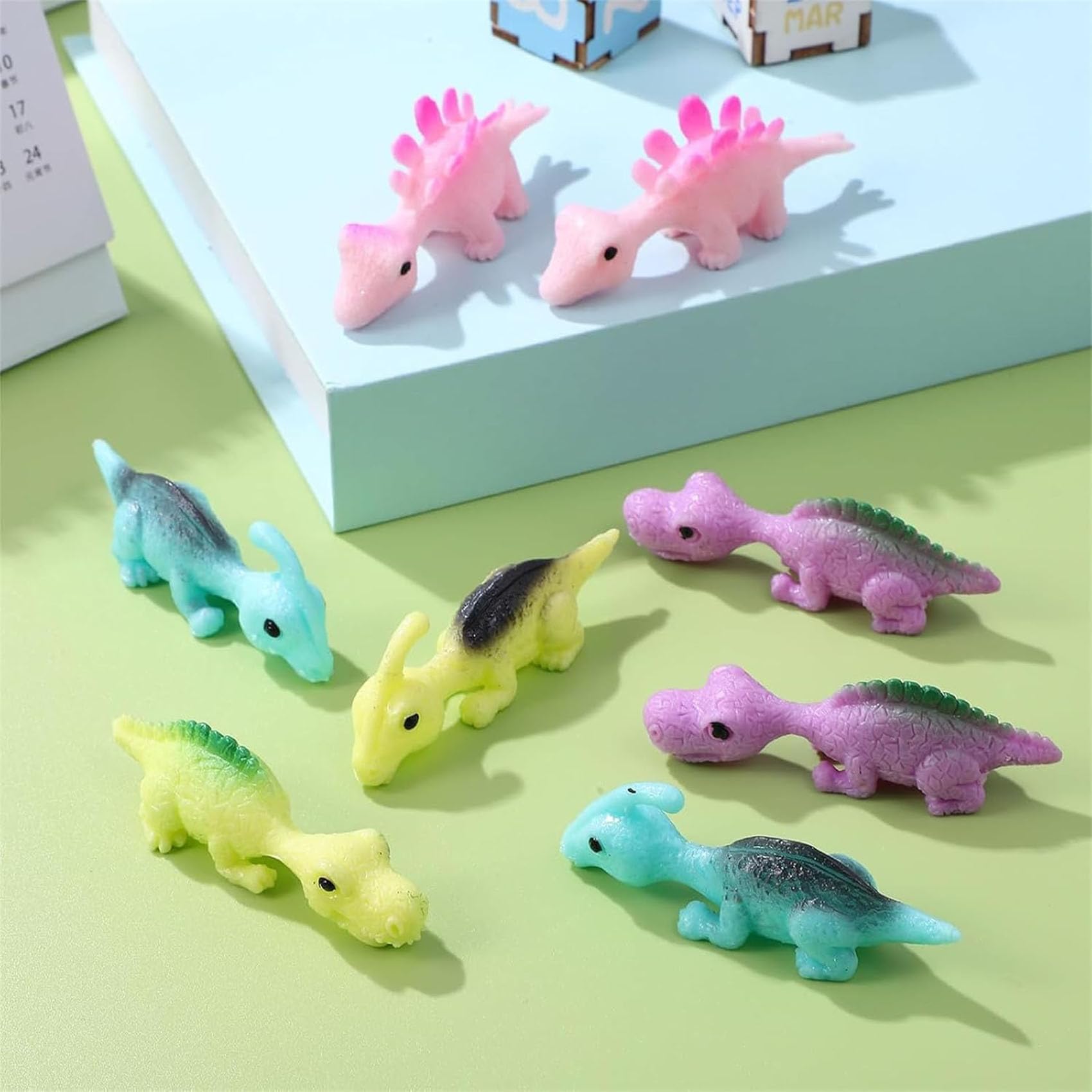 Jeeeun 20pcs Sticky Slingshot Dinosaur Finger Toys - Flying Rubber Dinosaurs for Kids, Fun Outdoor Party Favors & Classroom Rewards