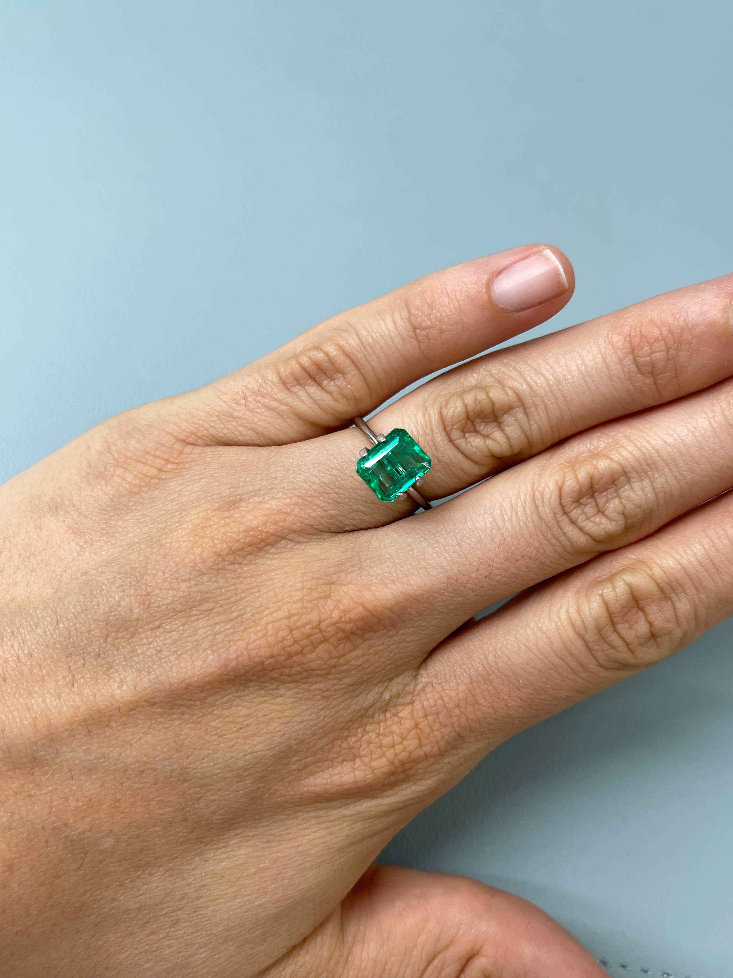 2.85 Carat 9.4x8mm Natural Colombian Loose Emerald Gemstone - Emerald Cut, Vivid Green Crystalline Clarity for Jewelry Making, Engagement Rings & Luxury Gifts