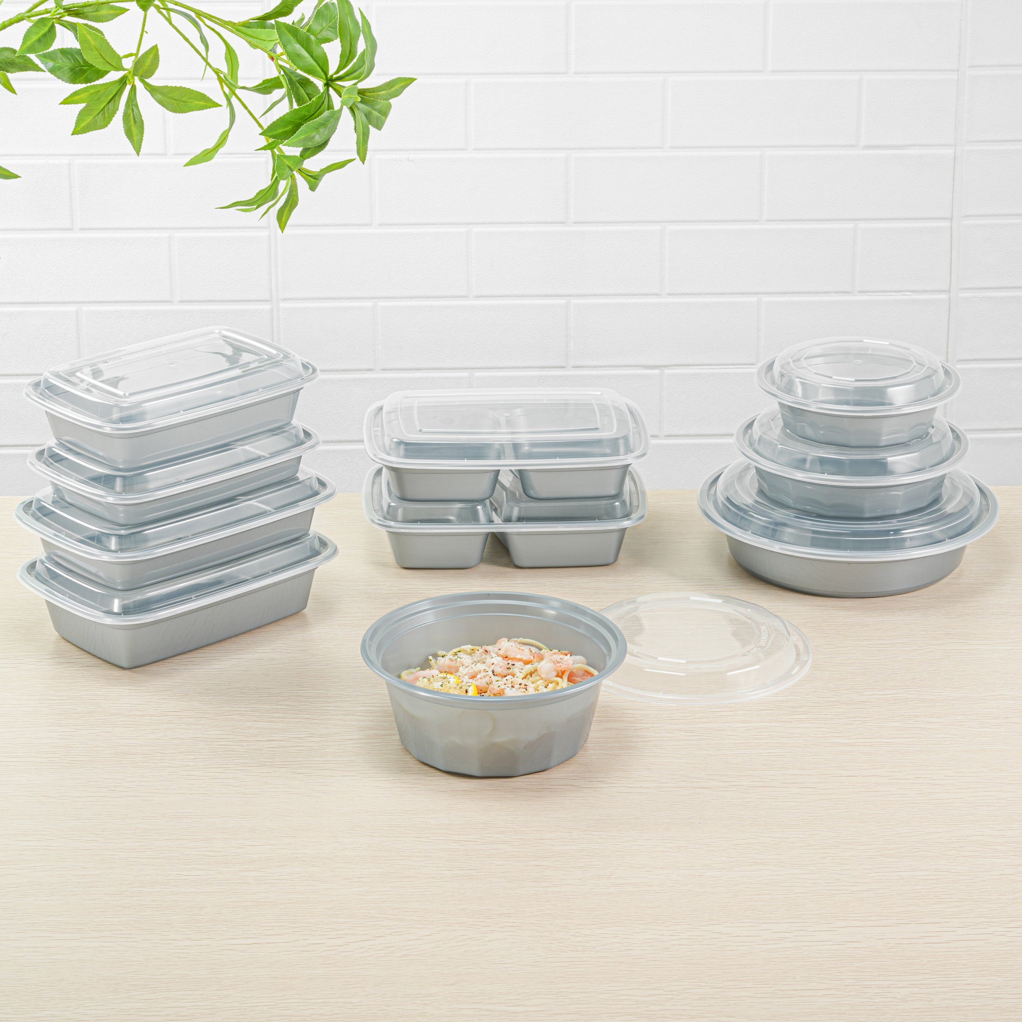 32 oz Round Silver Plastic Food Storage Containers with Clear Lids - Microwave Safe, Reusable To-Go Boxes (7.25