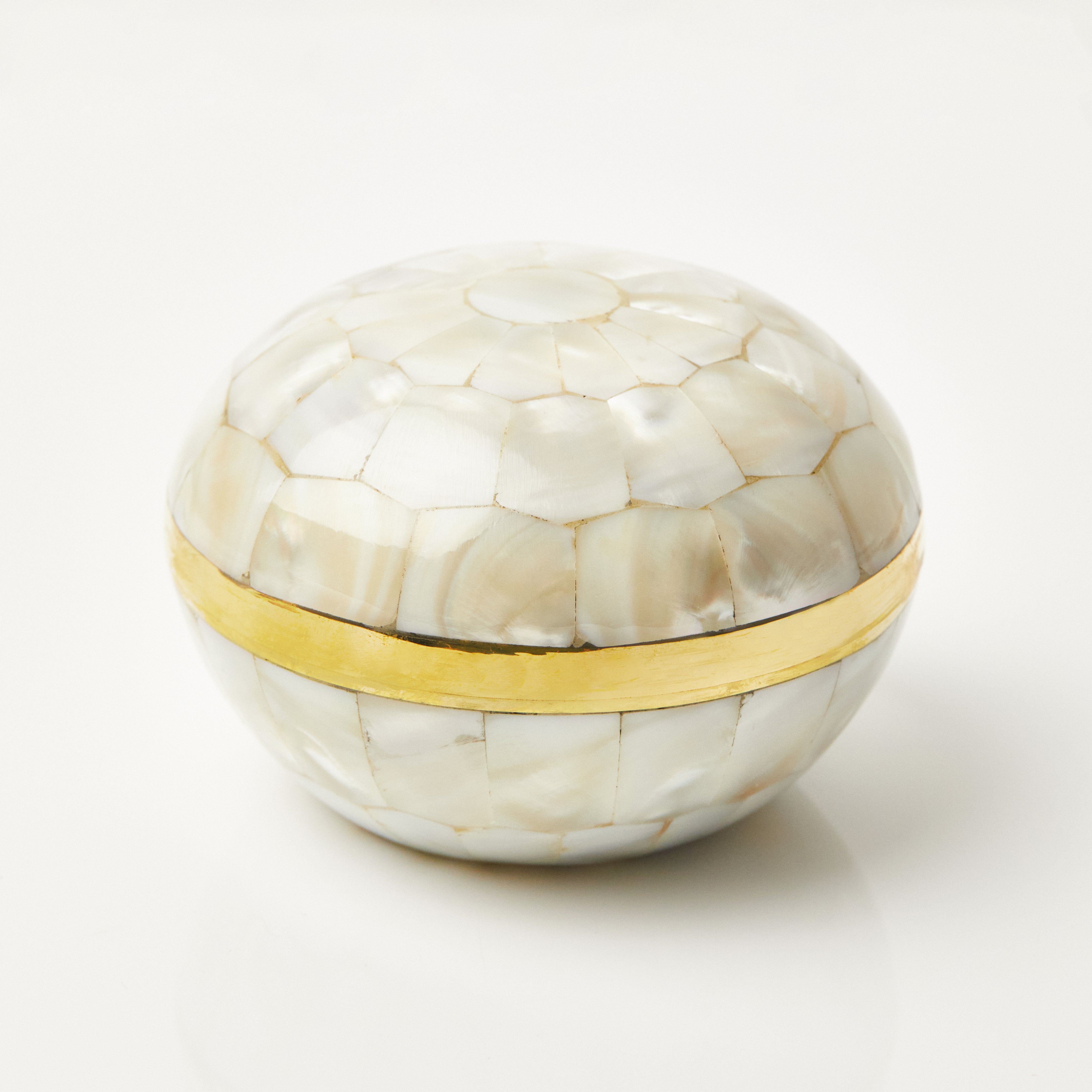 Large Mother of Pearl Trinket Box - Elegant Jewelry Storage Organizer for Rings, Earrings & Small Treasures - Perfect for Vanity, Dresser or Gift Giving