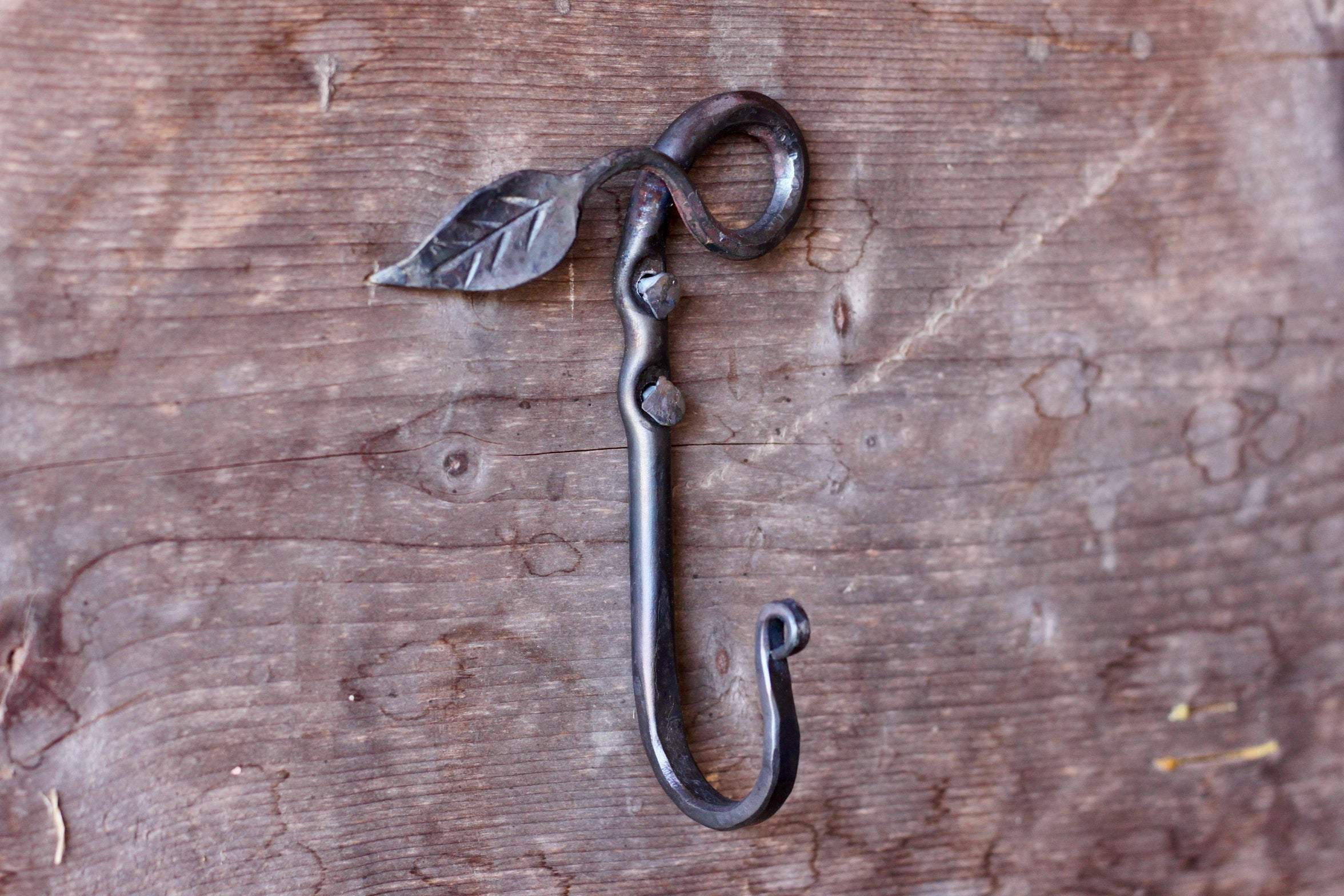 Hand Forged Leaf Hook - Rustic Wall Decor for Hanging Plants, Keys, and Coats - Perfect for Farmhouse, Garden, and Entryway Organization