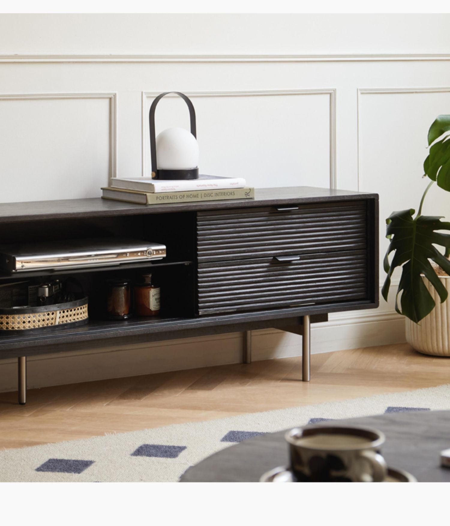 Modern Black Oak Solid Wood TV Stand - Stylish Entertainment Center for Living Room & Home Theater