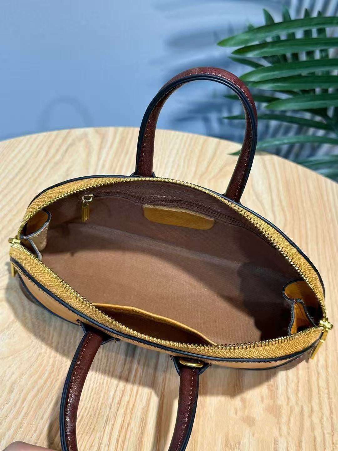 Vintage Mini Leather Bowling Bag for Women - Stylish & Durable Handbag for Casual Outings, Travel & Everyday Use