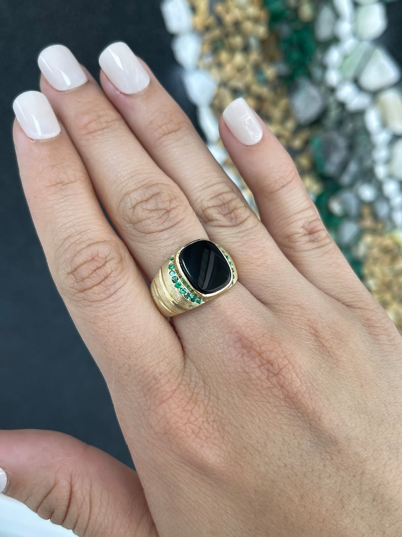 0.32 Carat 14K Gold Men's Black Onyx & Emerald Signet Ring for Pointer Finger - Elegant Statement Jewelry for Weddings, Parties & Formal Events