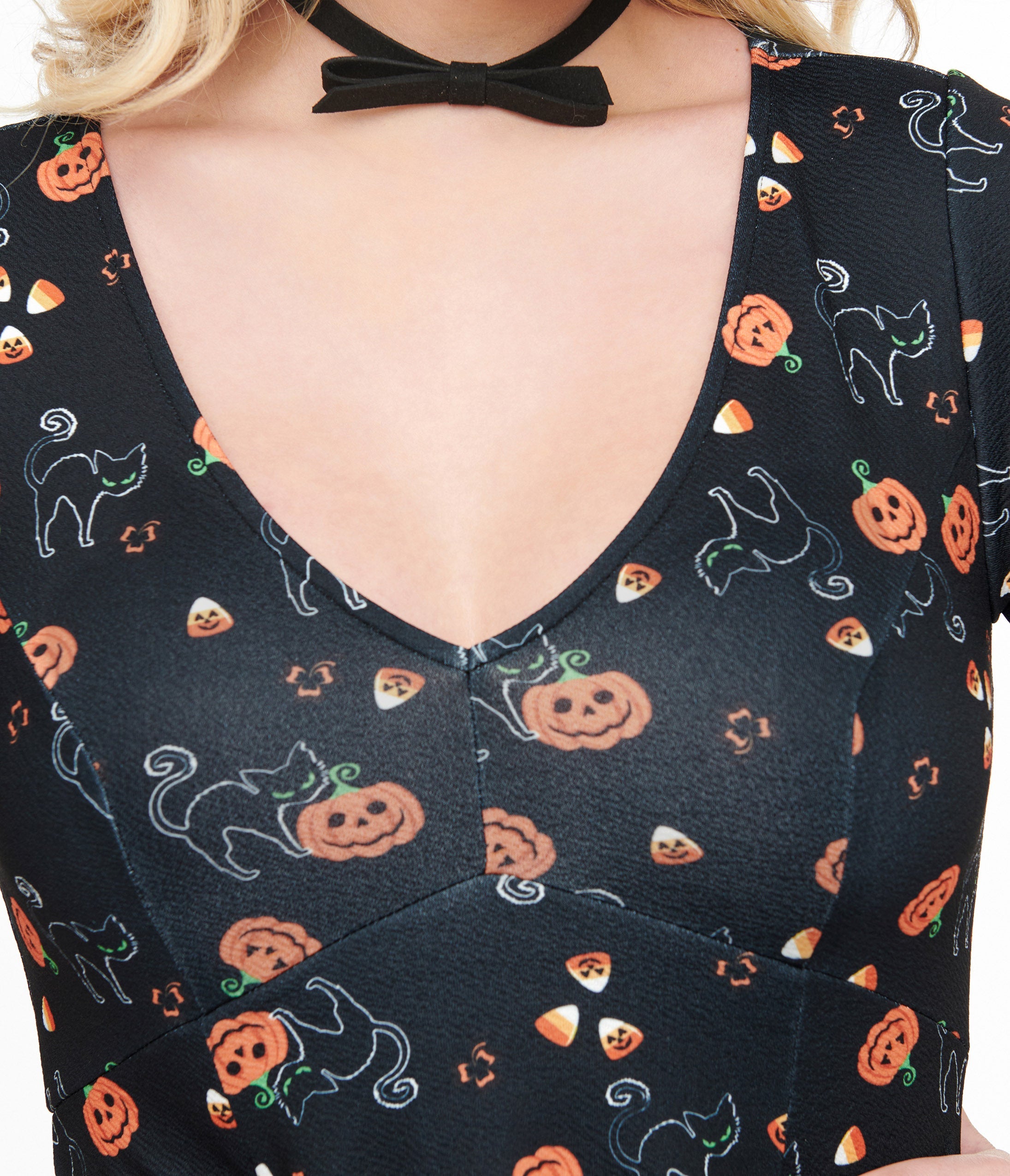 Vintage 1950s Black Halloween Dress with Spooky Cats & Pumpkins Print - Retro Poppy Flare Swing Dress for Women - Perfect for Halloween Parties, Costume Events & Vintage Fashion Lovers