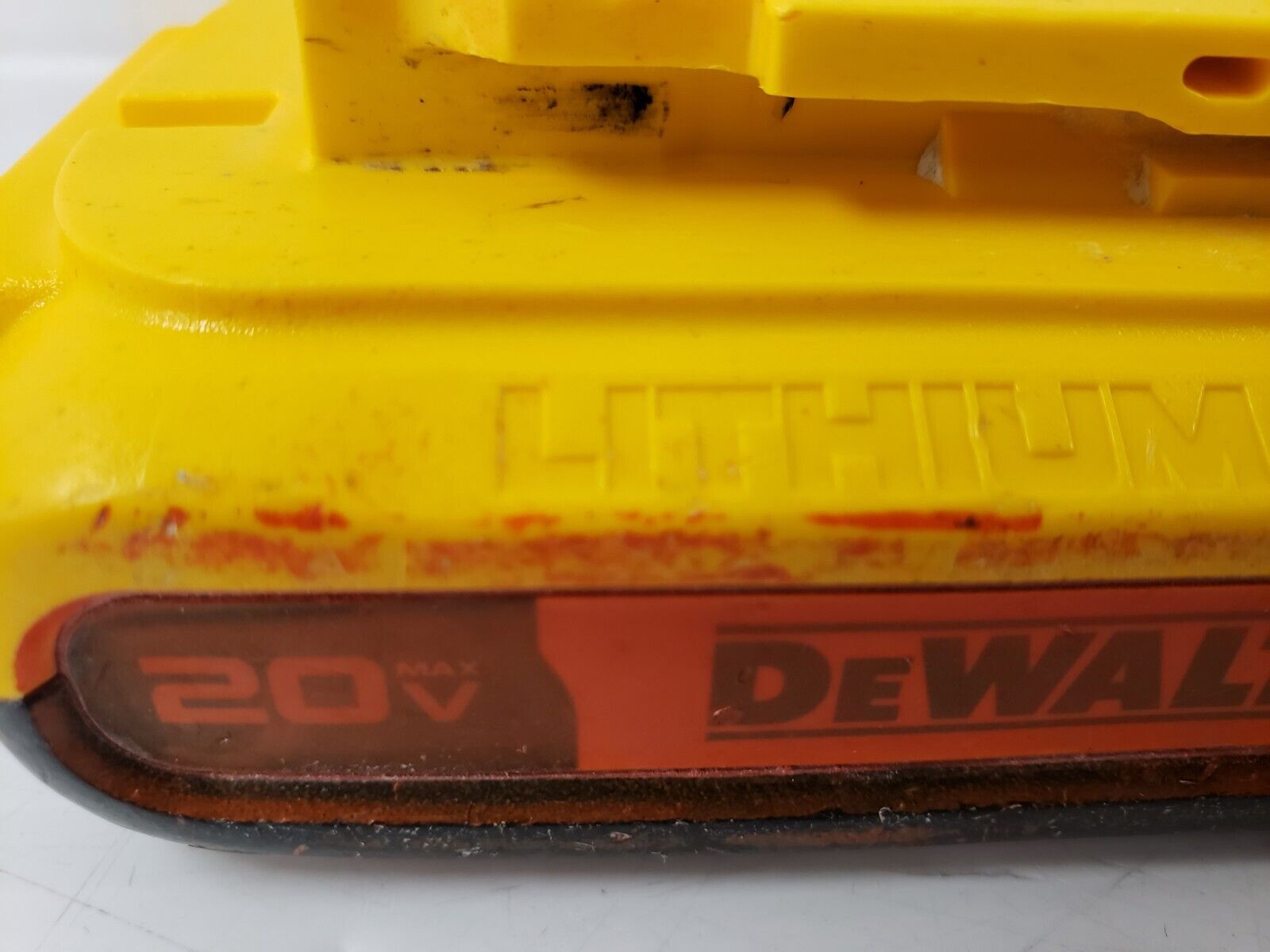DEWALT DCB203 20V MAX Lithium-Ion Battery Pack (2.0Ah) - Compatible with DEWALT 20V Tools - Power Drills, Saws, Flashlights & More
