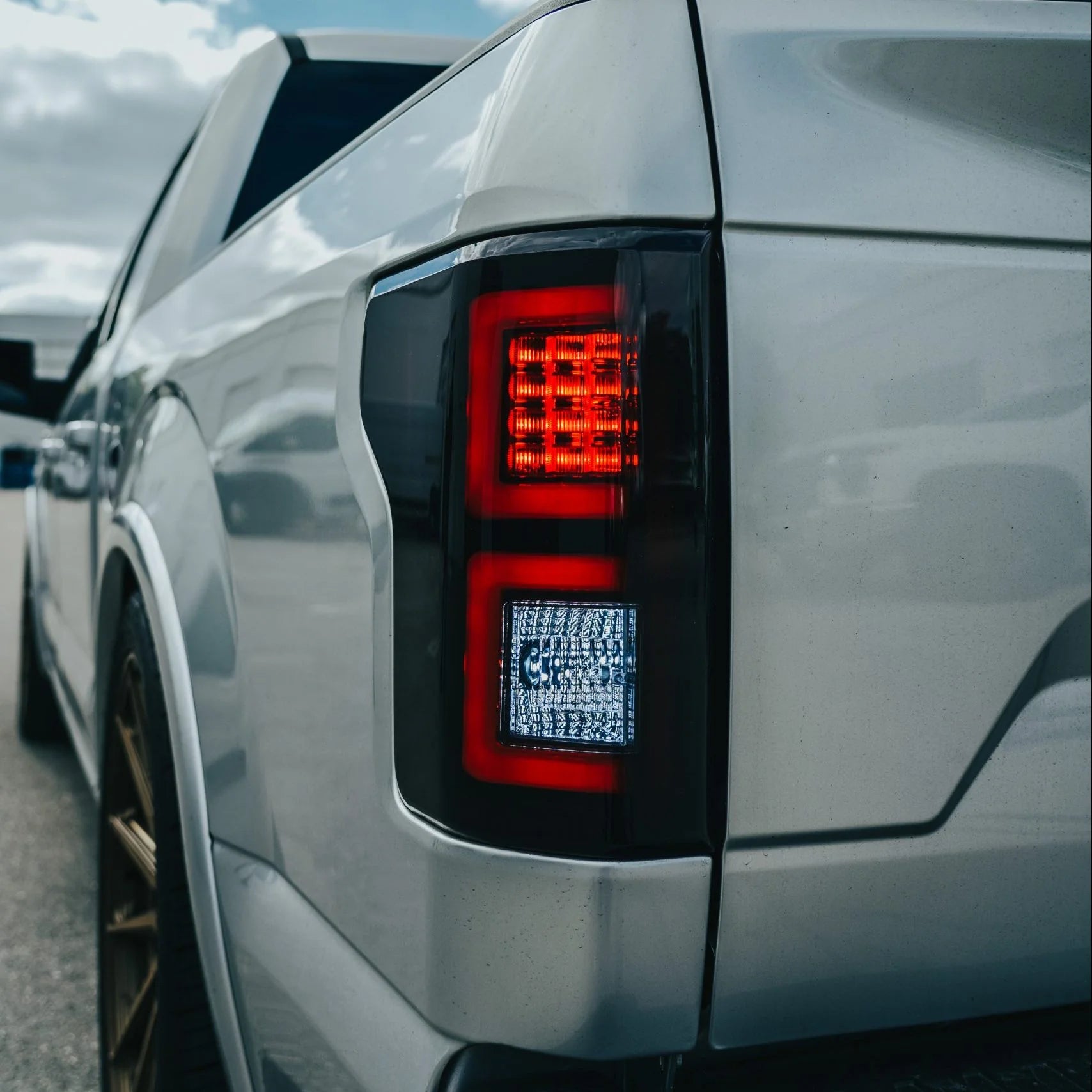 Ford F150 2015-2017 LED Tail Lights - Red - Upgrade Your Truck's Style & Safety for Night Driving