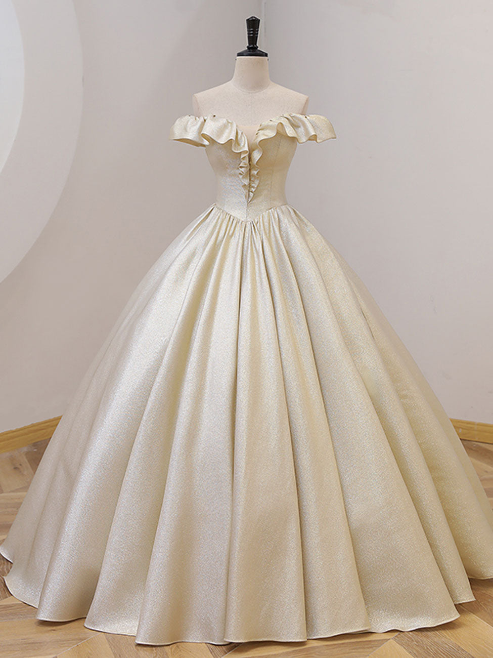 Elegant Champagne Satin Prom Dress for Women - Formal Evening Gown for Homecoming, Ball & Special Occasions