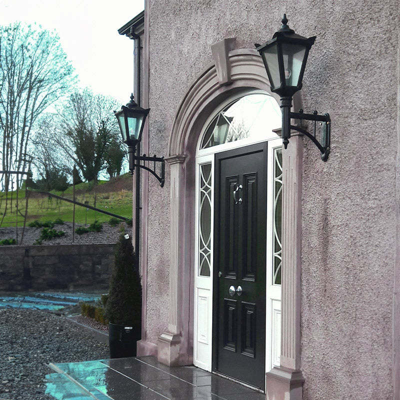 Beaconsfield 1Lt Outdoor Wall Lamp - Durable Cast Iron Exterior Light Fixture for Porch, Garden & Patio Lighting