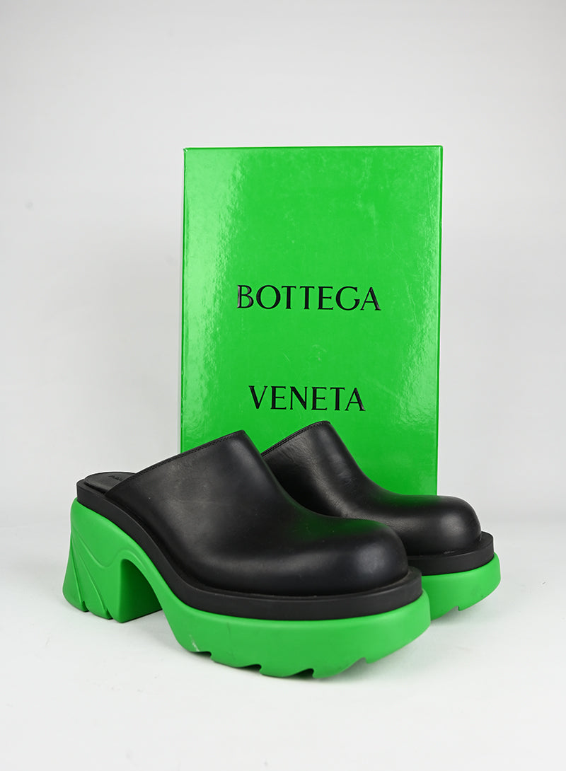 Bottega Veneta Black and Green Leather Mules Women's Size 39 - Perfect for Casual Outings and Office Wear