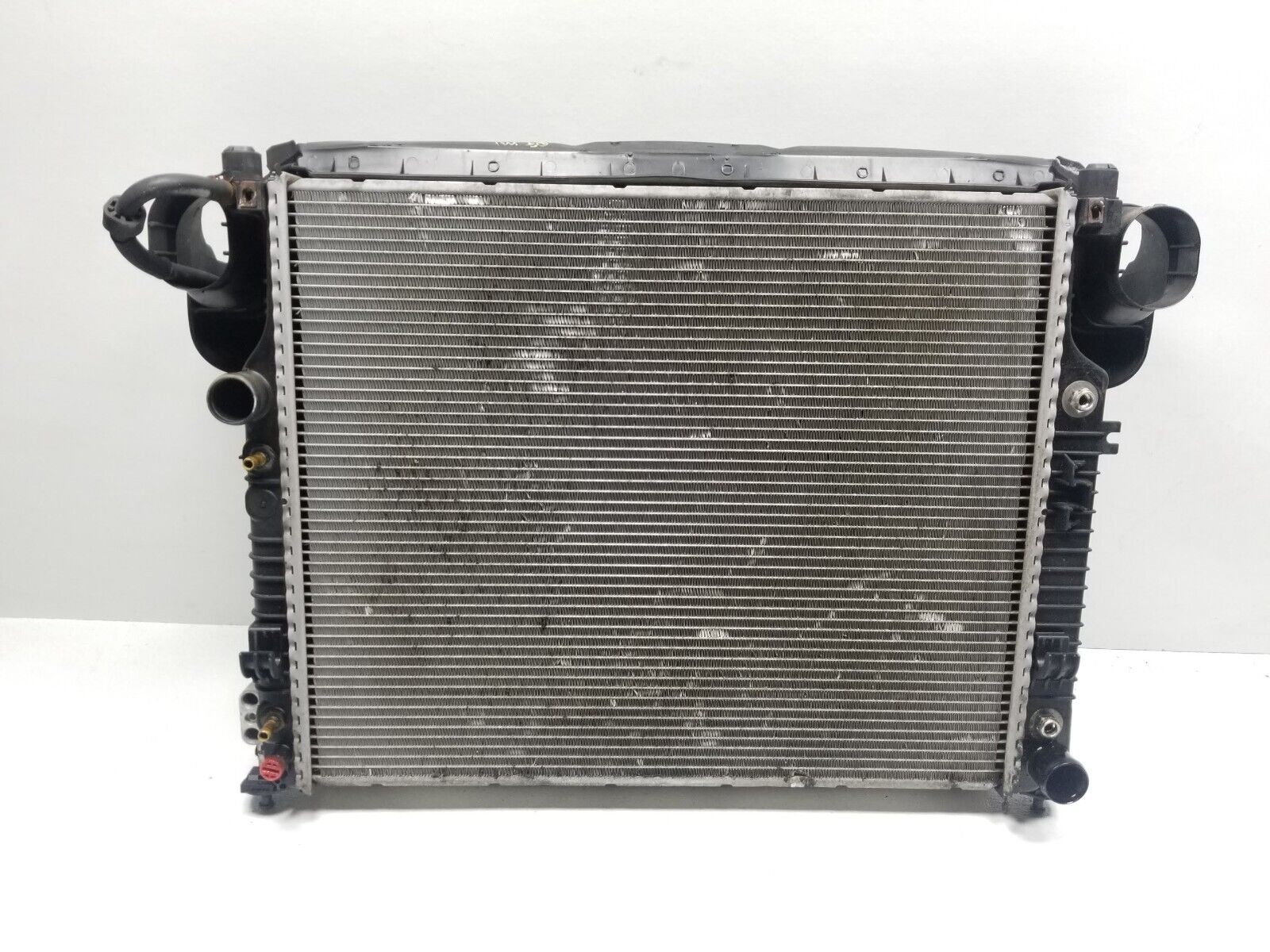 2006-2011 Mercedes ML500 OEM Radiator & Condenser - Perfect for Cooling System Repair & Maintenance