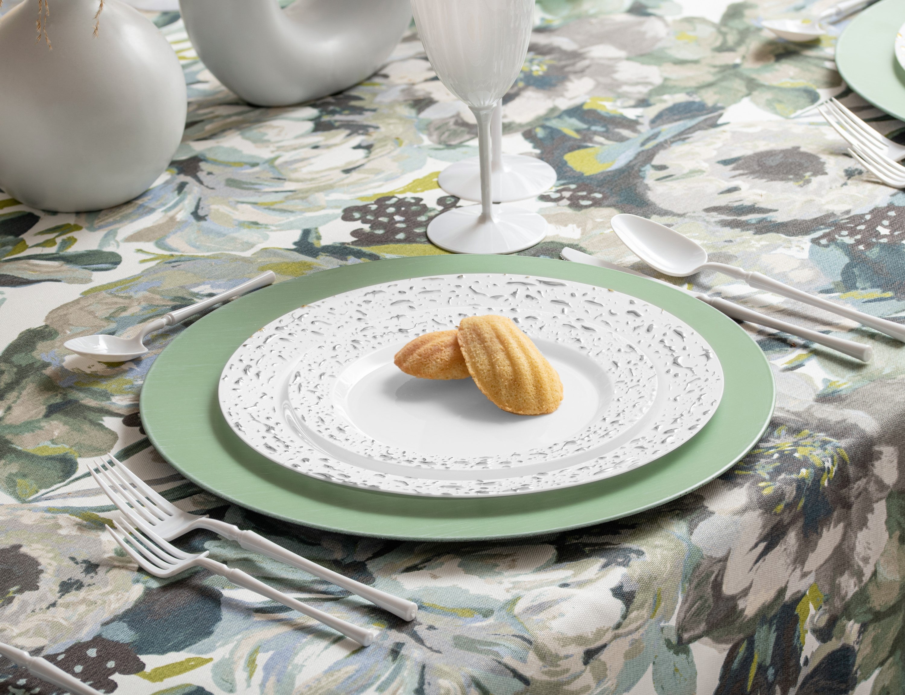 White and Silver Plastic Party Bundle - Premium Pebbled Texture for Birthday, Wedding & Holiday Decorations - Perfect for Table Settings, Gift Wrapping & Party Supplies