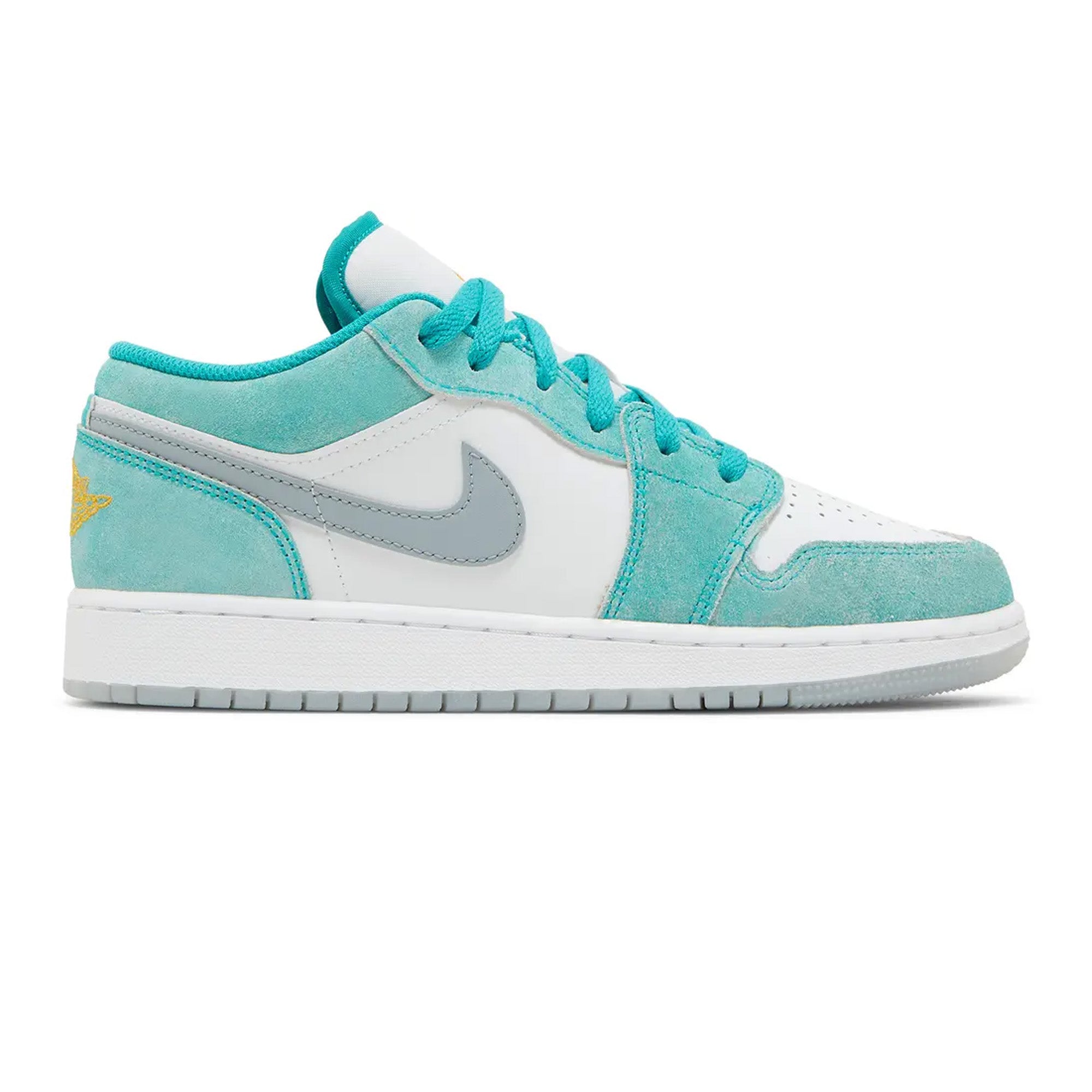 Air Jordan 1 Low 'Emerald' GS Sneakers (2022) - Women's Basketball Shoes for Casual Wear & Street Fashion