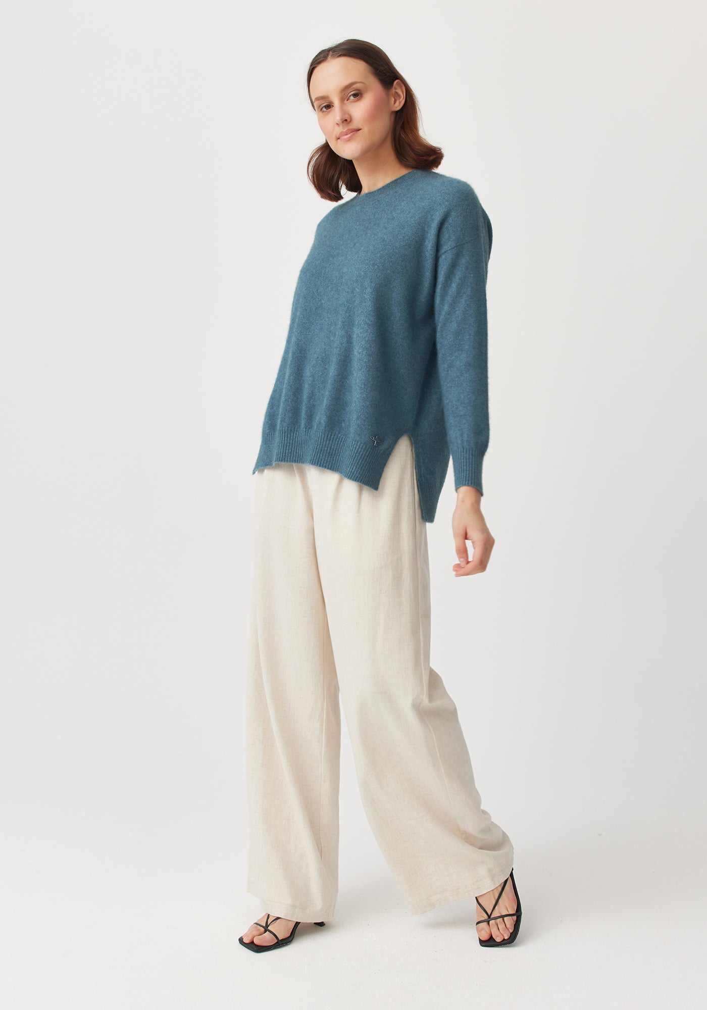 Cozy Relax Crew Sweater for Women & Men - Soft Casual Pullover for Fall & Winter - Perfect for Lounging, Travel & Outdoor Activities
