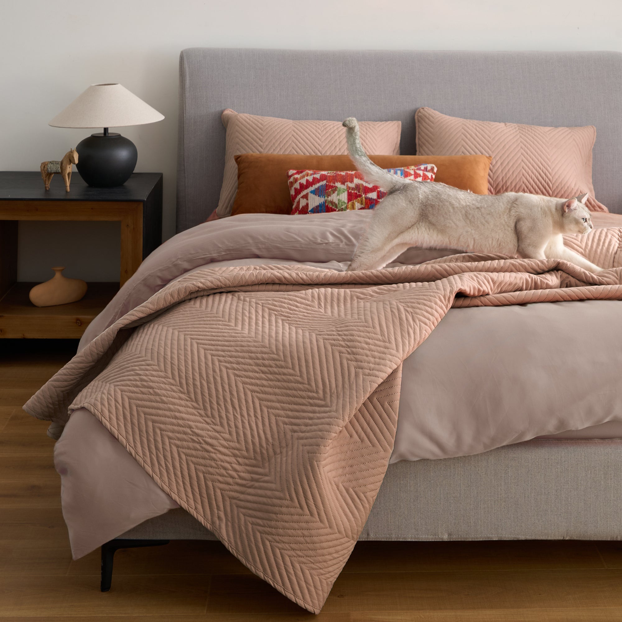 FURRFREE Quilt Set - Pet Hair Repellent Bedding for Dogs & Cats | Hypoallergenic & Easy Clean | Perfect for Pet Owners & Allergy Sufferers | Cozy Home Decor for Bedroom & Living Room