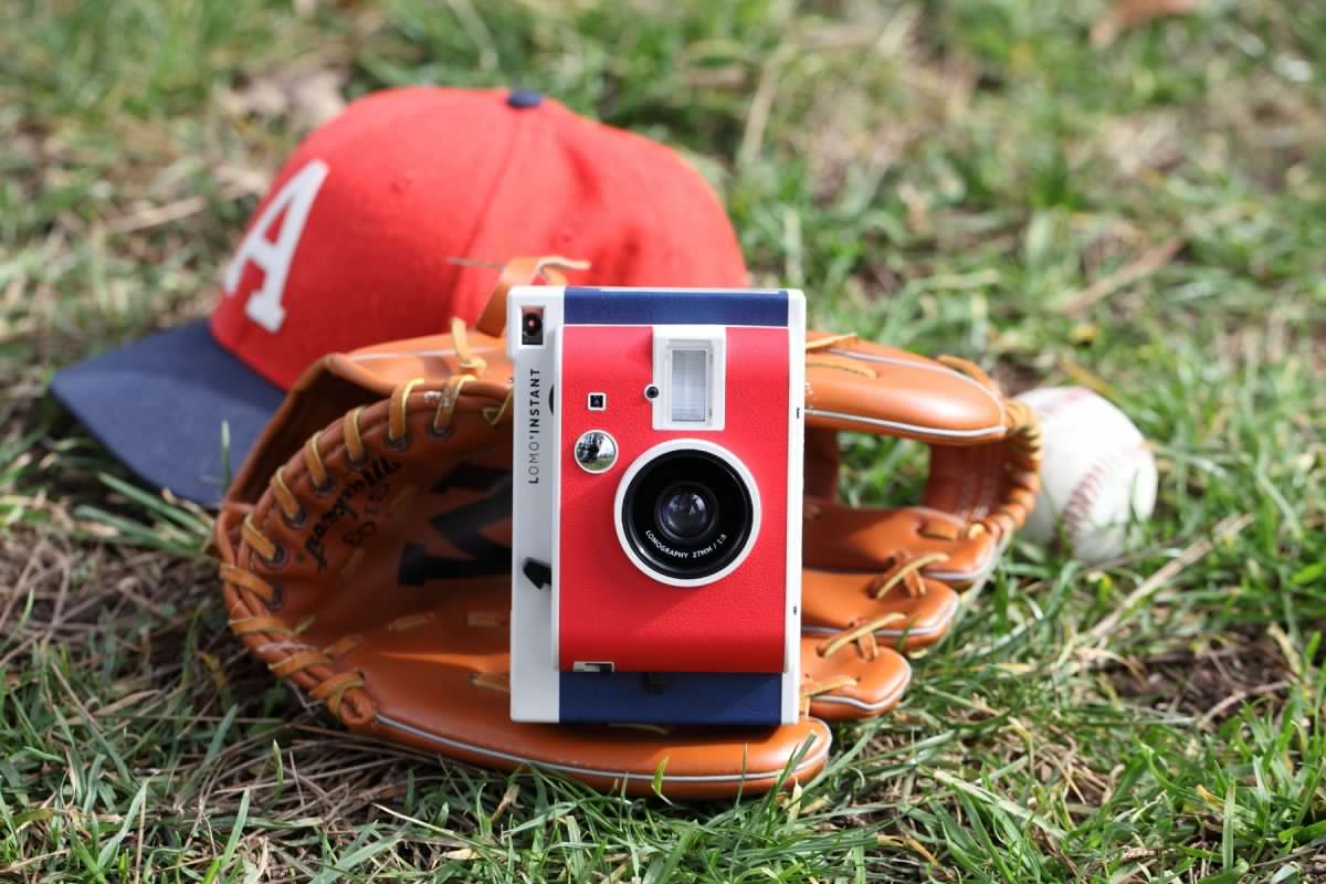 Lomography Lomo'Instant Camera & Lenses Boston Edition - Retro Instant Film Camera with 3 Creative Lenses for Vintage Photography - Perfect for Travel, Parties & DIY Photo Projects