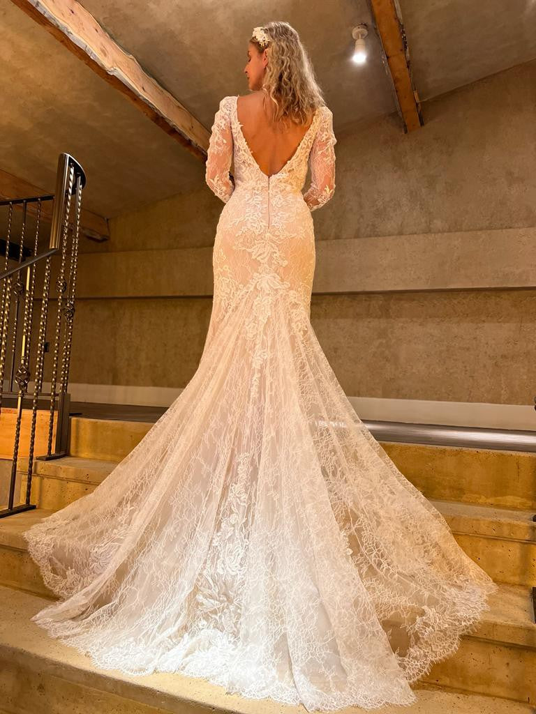 Pronovias Panjin Wedding Dress - Elegant Lace Bridal Gown for Church & Beach Ceremonies | Perfect for Romantic Outdoor Weddings