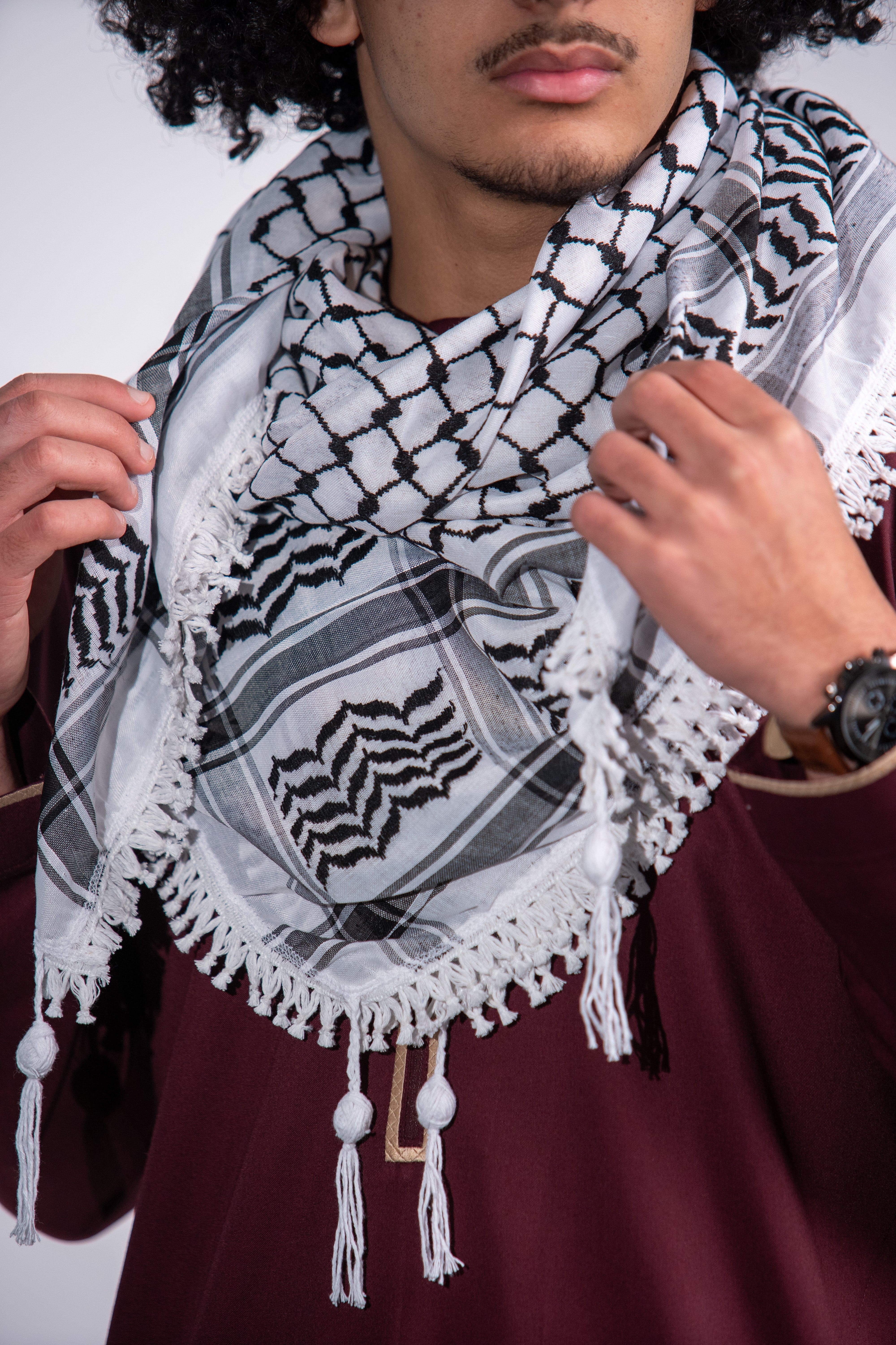 Authentic Nablus Kufiya Scarf - Traditional Palestinian Black & White Keffiyeh for Men & Women - Perfect for Travel, Cultural Events & Outdoor Protection