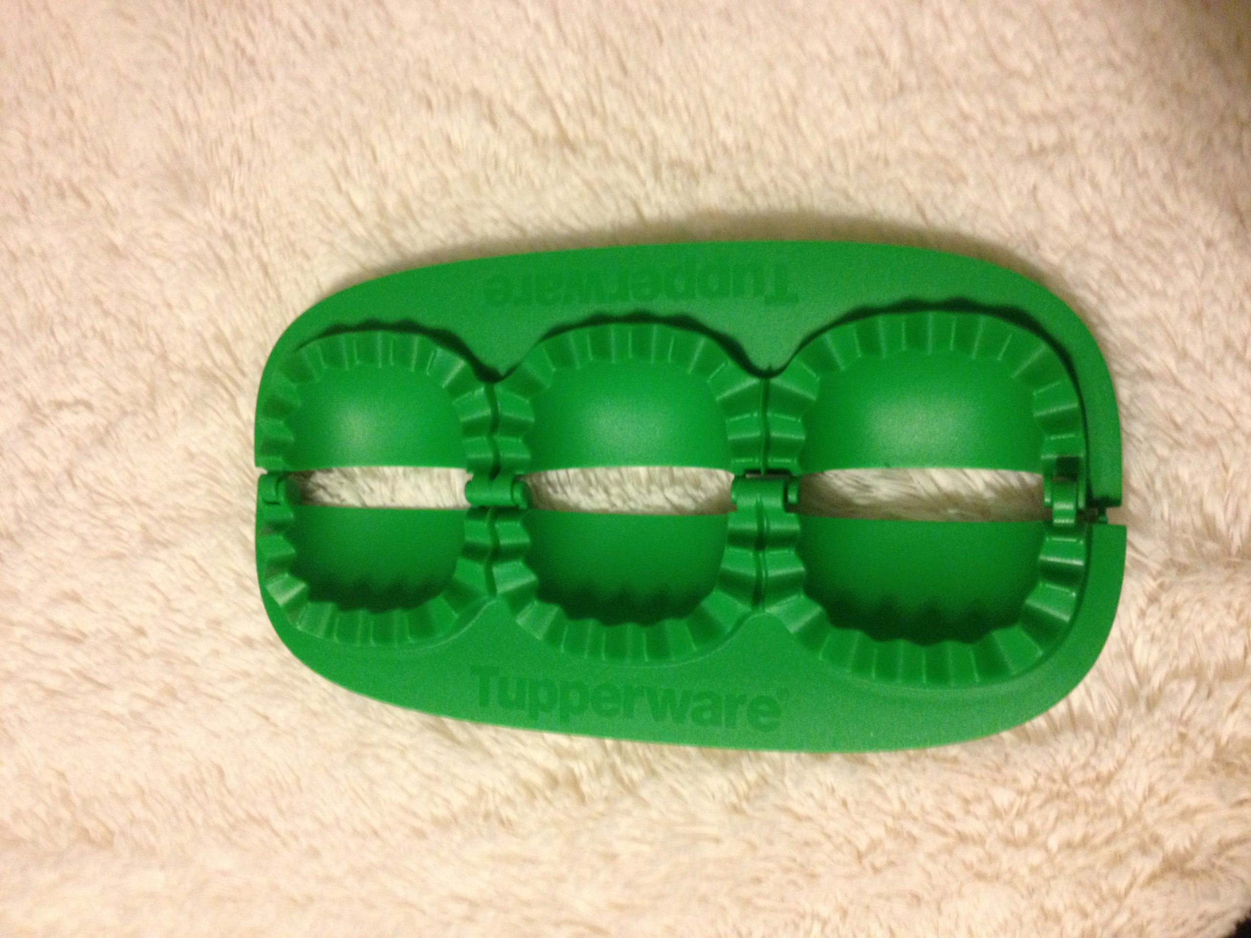 Tupperware Green Empanada Maker - Durable Plastic Empanada Press for Homemade Latin Pastries | Perfect for Parties, Family Gatherings & Meal Prep