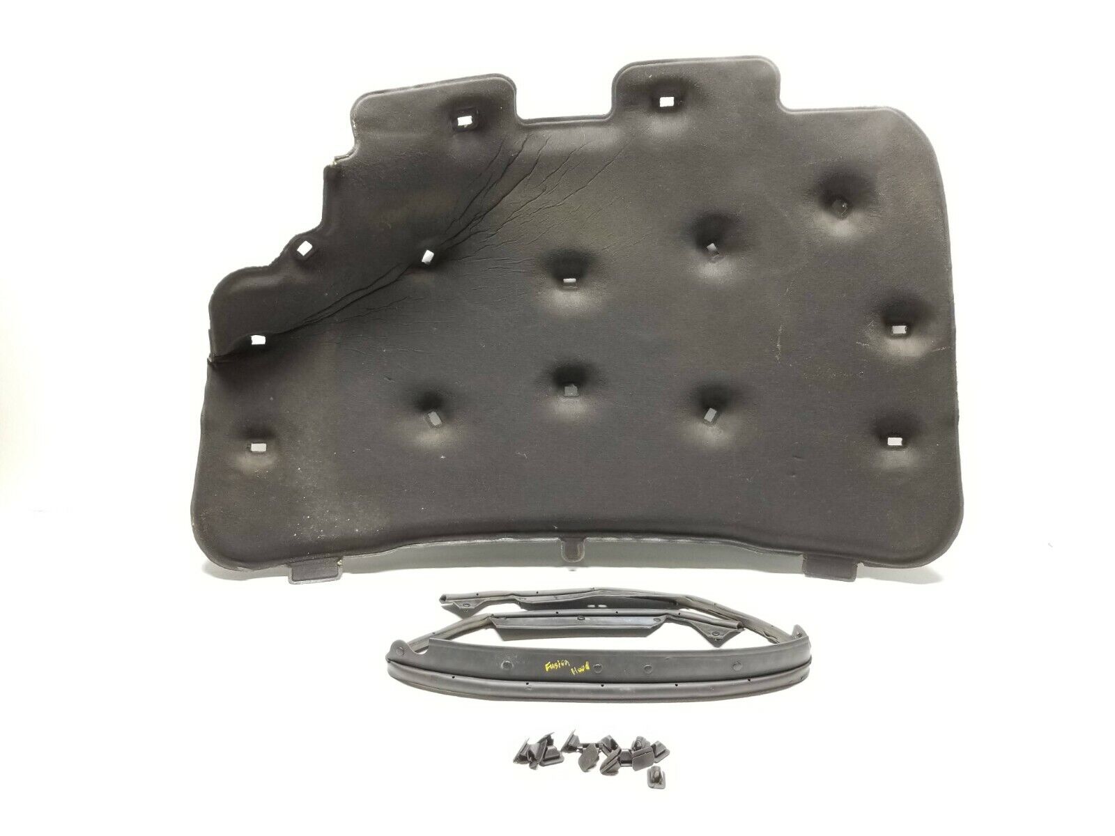 BMW E46 325xi Hood Insulation Pad Strip Seal - OEM Replacement Part for 2001-2005 Models - Perfect for Engine Noise Reduction & Heat Protection