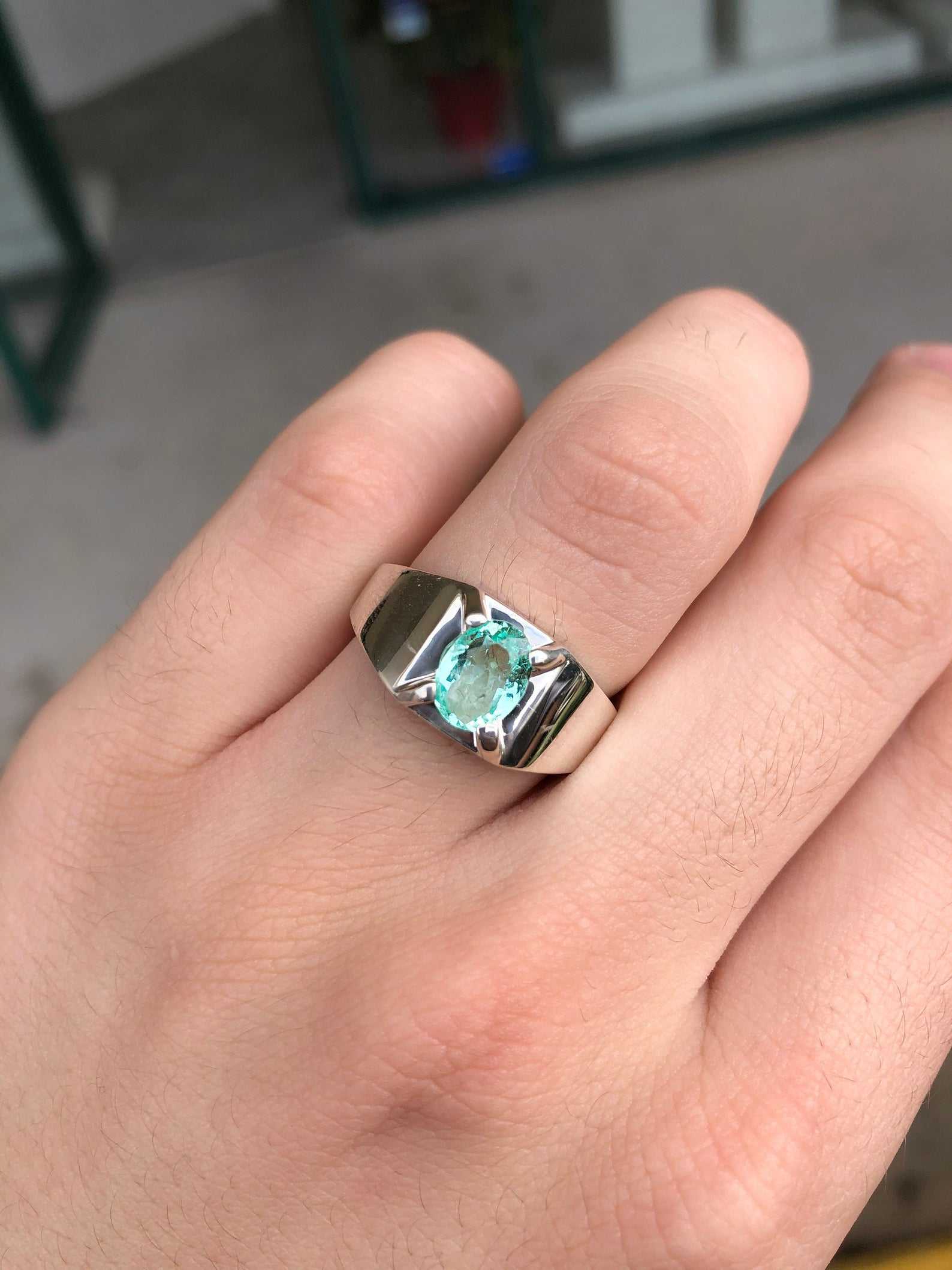 1 Carat Natural Oval Cut Emerald Men's Ring in 925 Sterling Silver - Perfect for Birthdays, Anniversaries & Astrological Gifts