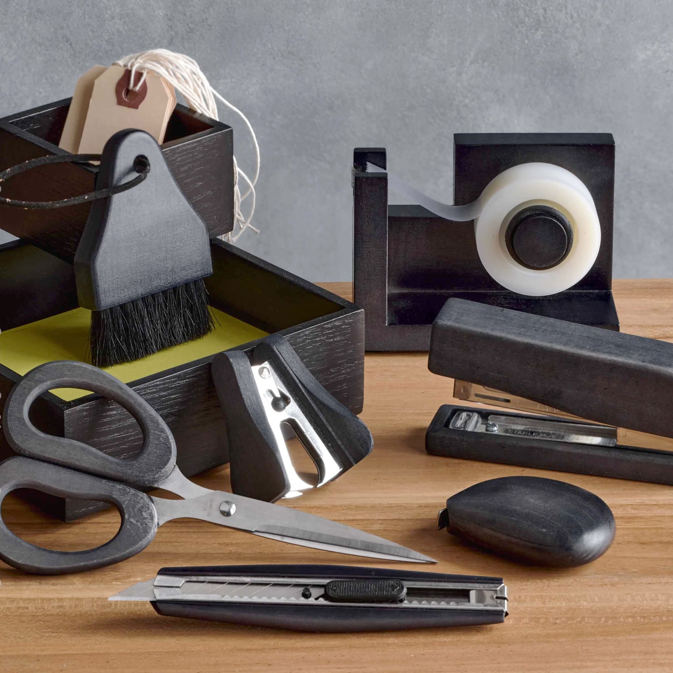 Premium Black Wood Staple Remover - Heavy Duty Staple Extractor Tool for Office & Home Use - Ideal for Removing Staples from Documents, Bulletin Boards & Wooden Surfaces