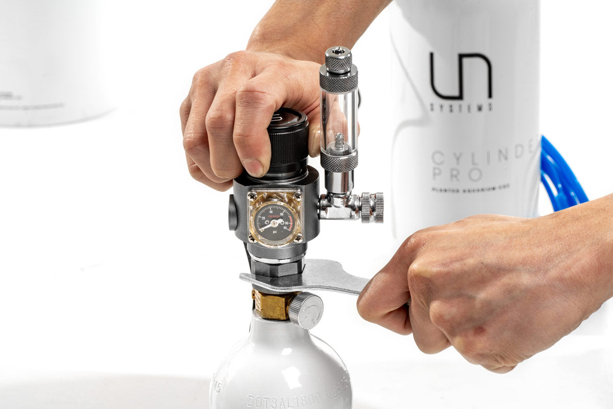 UNS Mini CO2 Dual Stage Regulator for Aquarium Plants - Precise Pressure Control for Hydroponics & Home Brewing