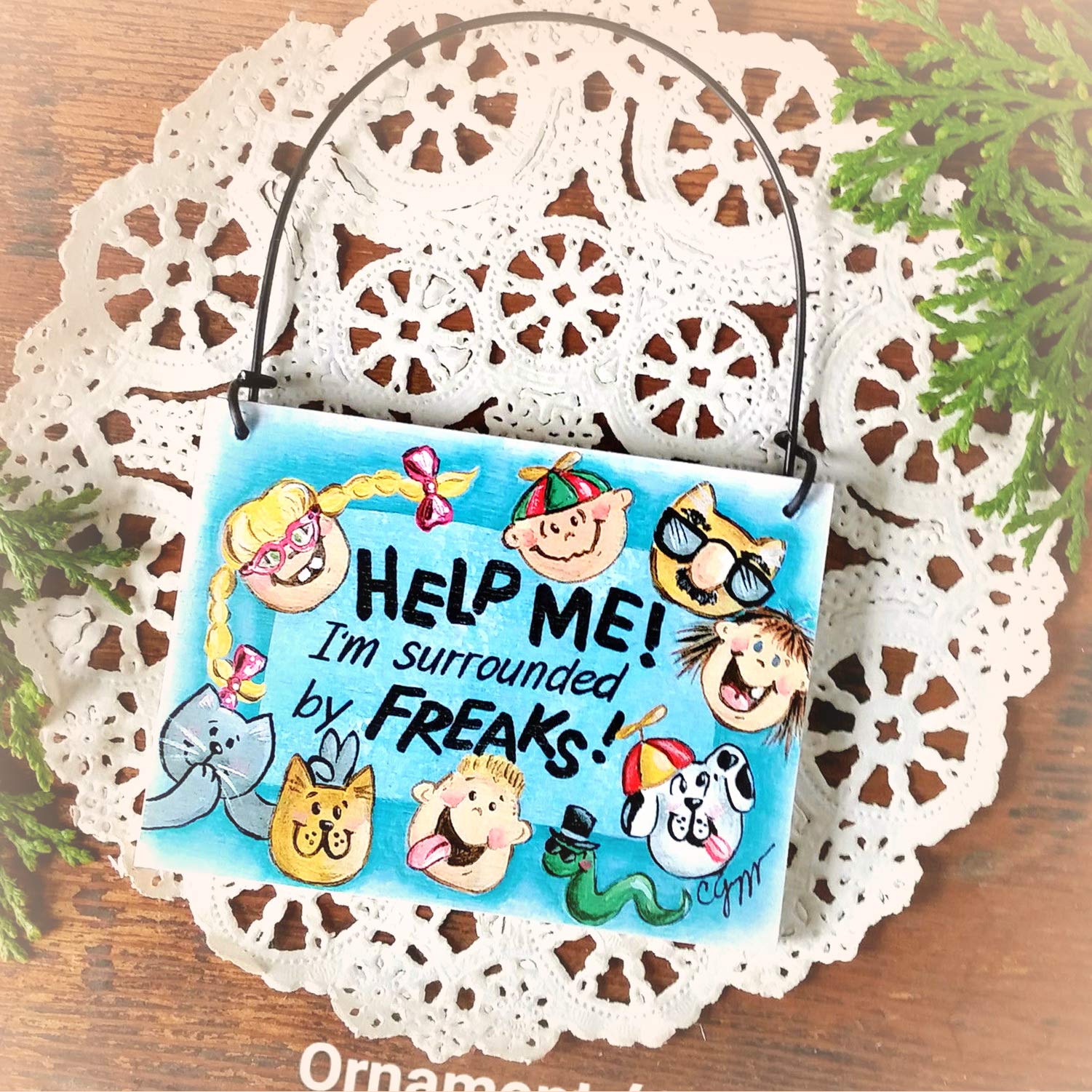 Mini Novelty Gift Sign 'Help Me Surrounded by Freaks' - 2.5