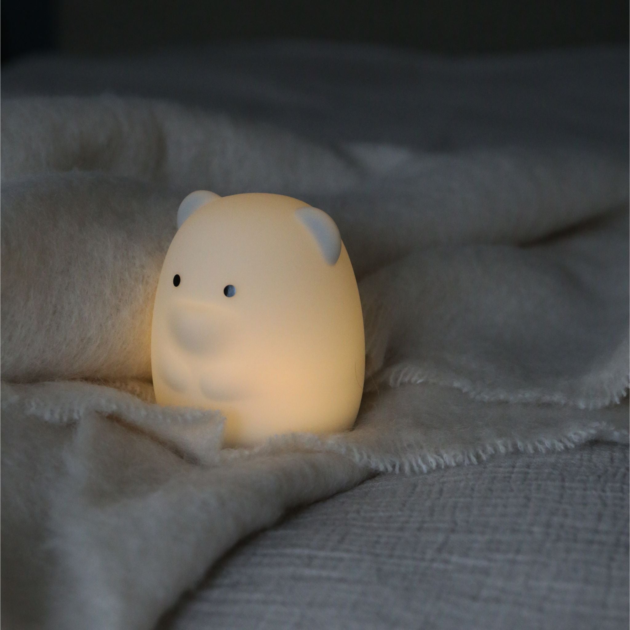 DESIGNSTUFF Little Bear Night Light with Mist - Cute Nursery Lamp for Kids Room, Baby Bedside Nightlight with Soft Glow & Relaxing Mist for Bedtime, Sleep Aid, Nursery Decor