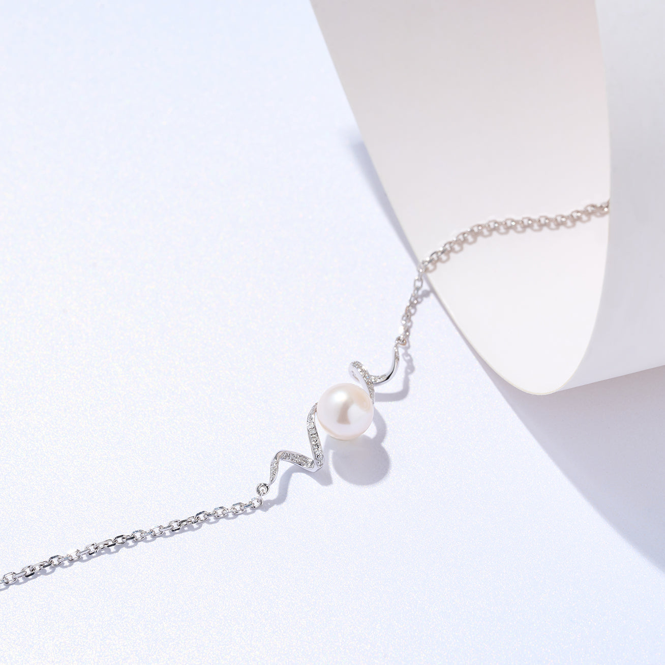 18K Gold Diamond Hanadama Akoya Pearl Bracelet for Women - Premium Japanese Cultured Pearl Jewelry Gift (KB00047) | Perfect for Weddings, Anniversaries & Special Occasions