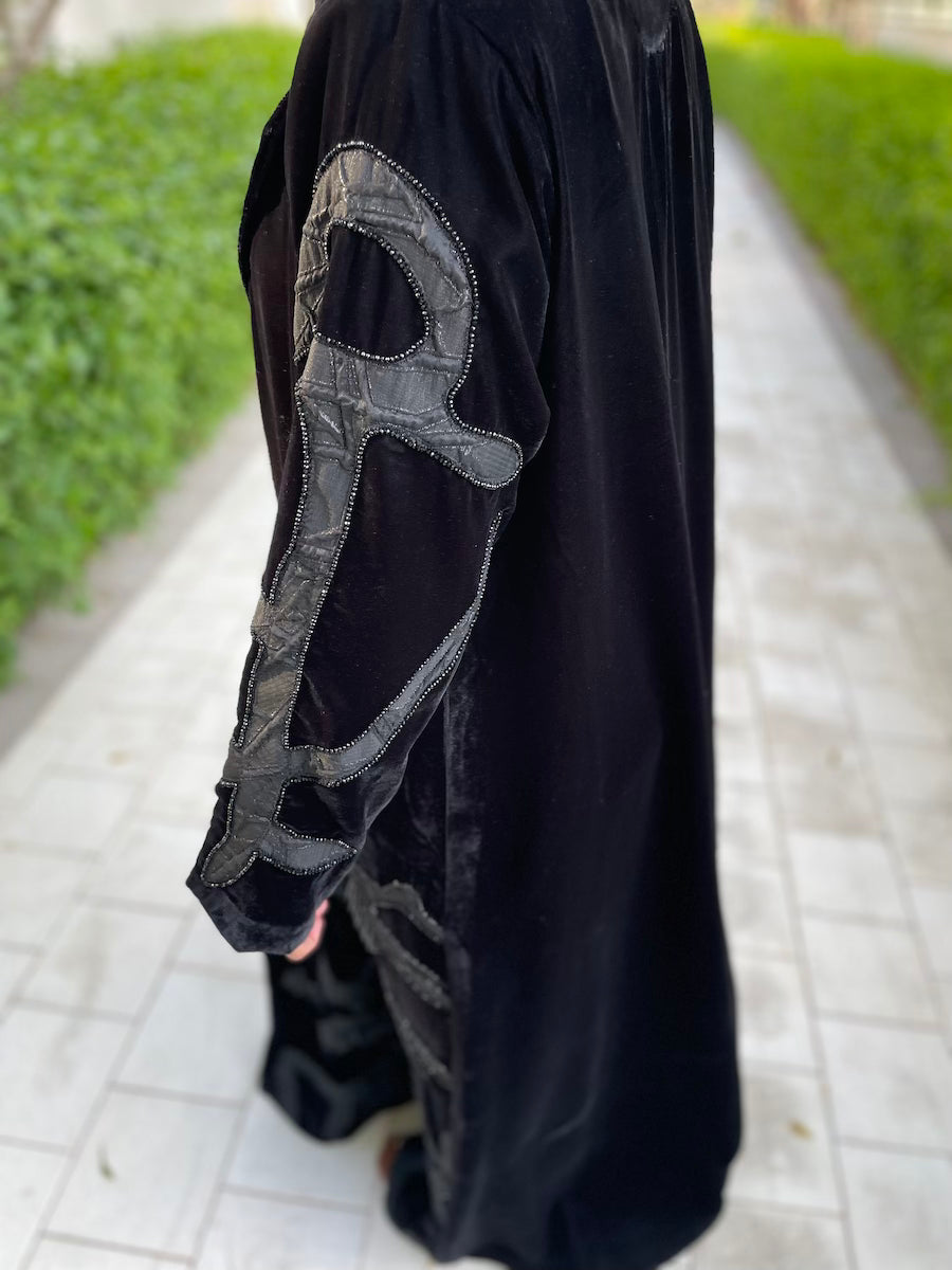 Elegant Black Velvet Open Abaya with Intricate Embroidery - Perfect for Prayer, Modest Fashion & Special Occasions