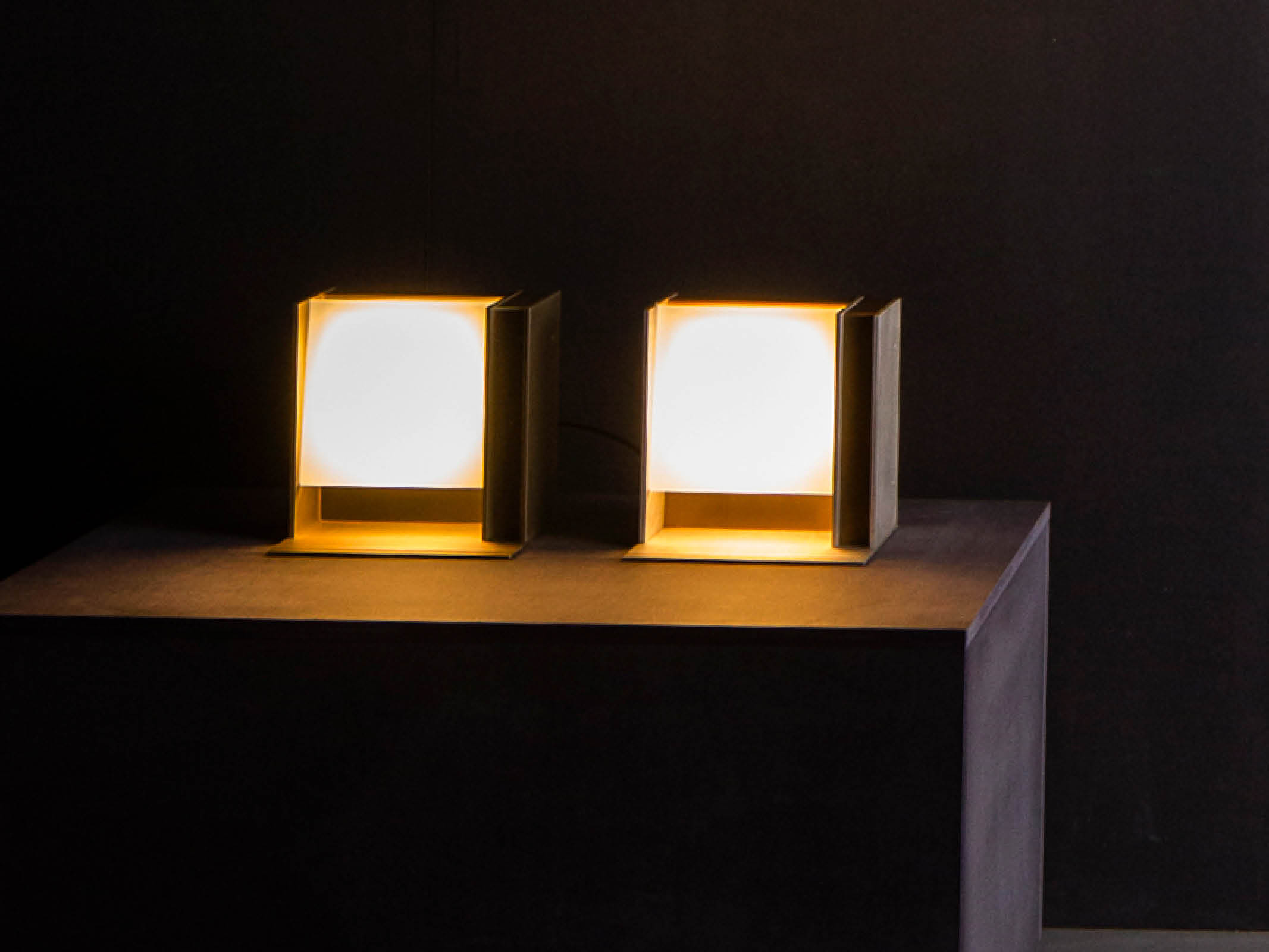 Glam Table Light - Elegant LED Nightstand Lamp for Bedroom, Living Room & Office - Perfect for Reading, Decor & Ambient Lighting
