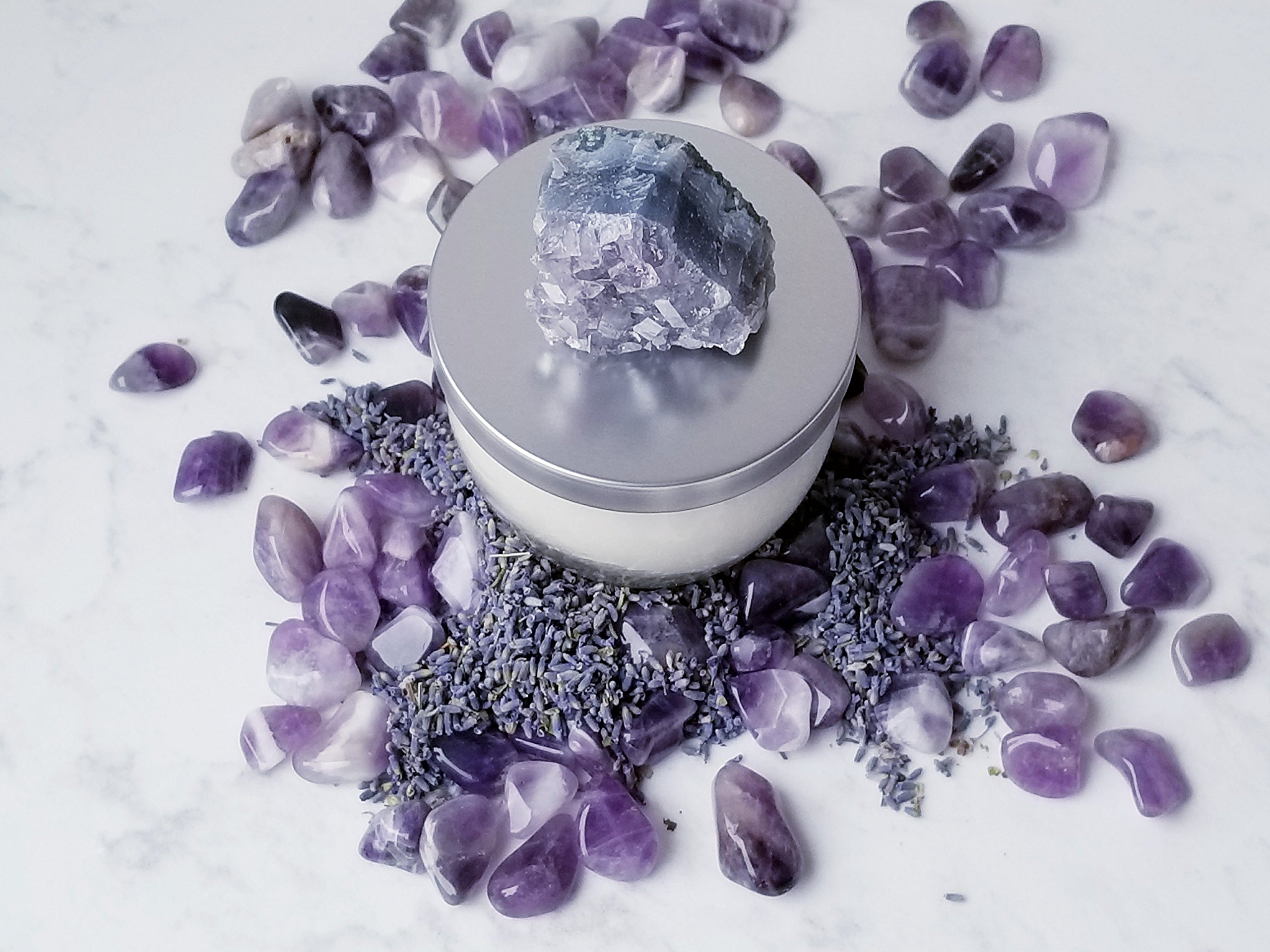 Natural Amethyst Crystal Soy Candle with Lavender Essential Oil - Relaxing Aromatherapy Gift for Home, Spa & Meditation