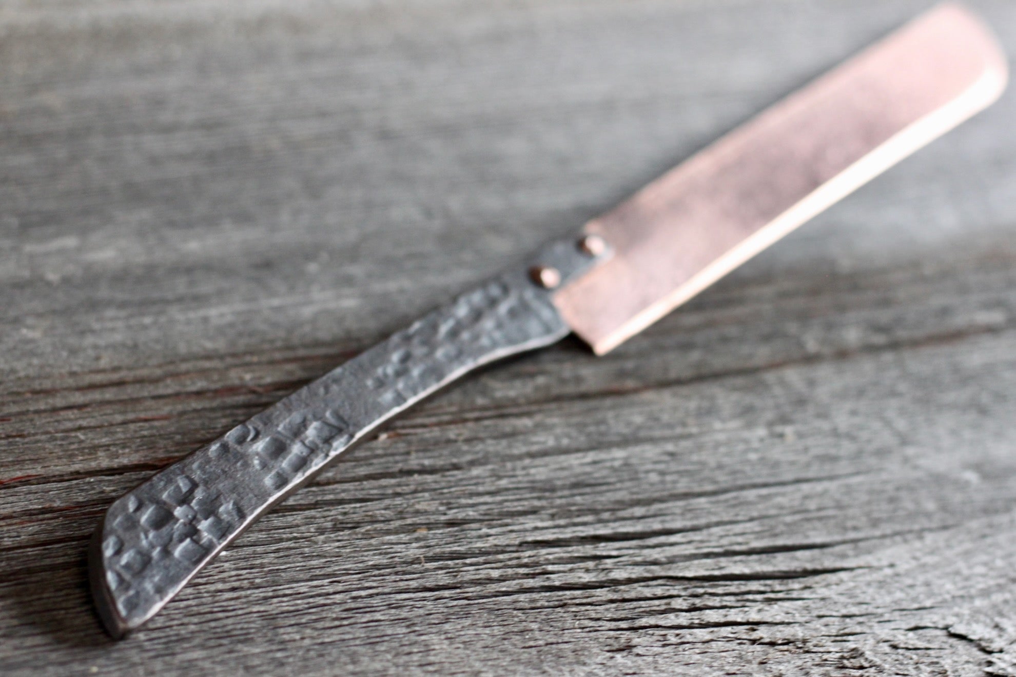 Premium Stainless Steel Cake Knife - Sharp Serrated Blade for Smooth Cake Cutting - Perfect for Birthday, Wedding, and Party Cakes