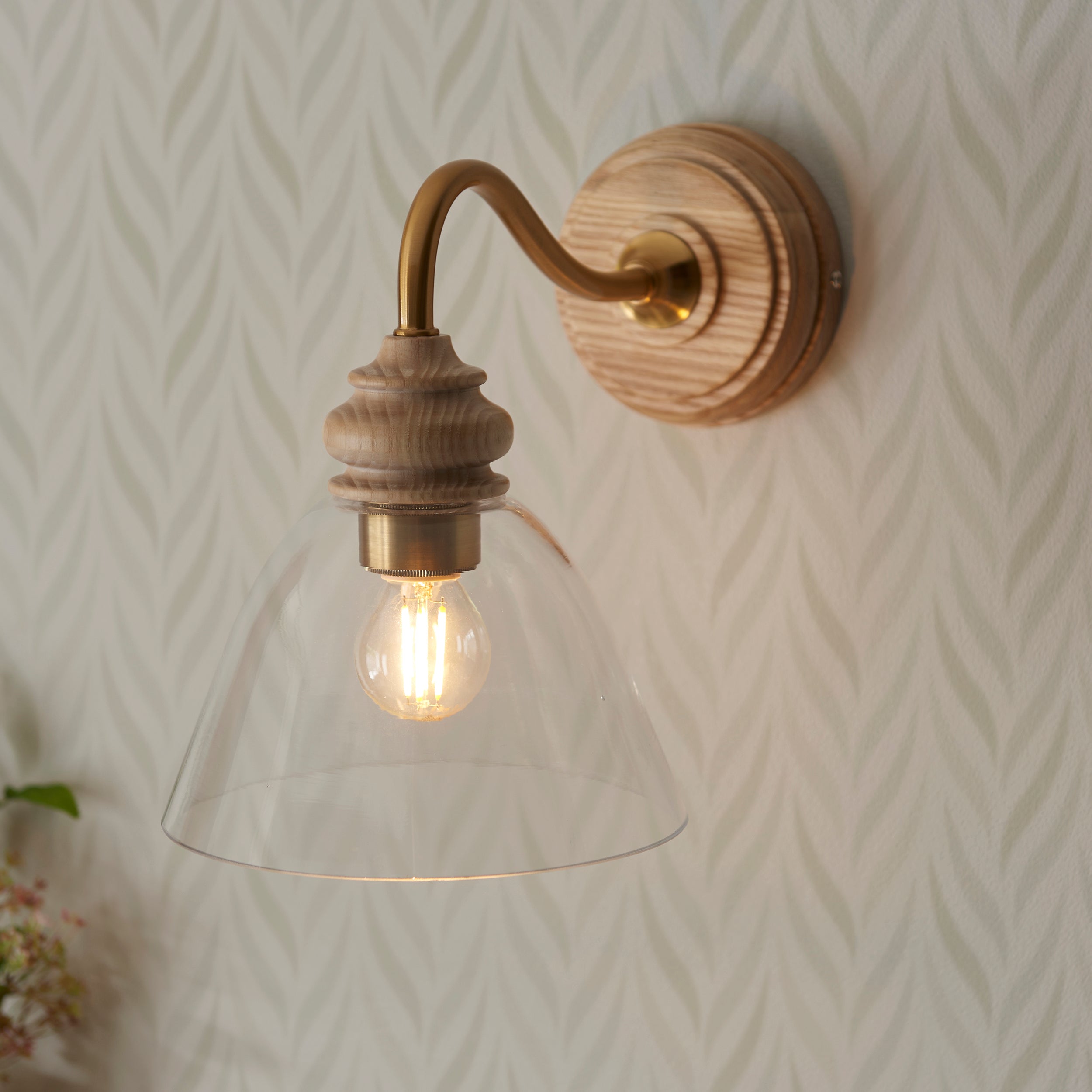 Vintage Cotswold Wood & Brass Wall Light with Glass Shade - Classic Farmhouse Sconce for Bedroom, Hallway, and Living Room Lighting