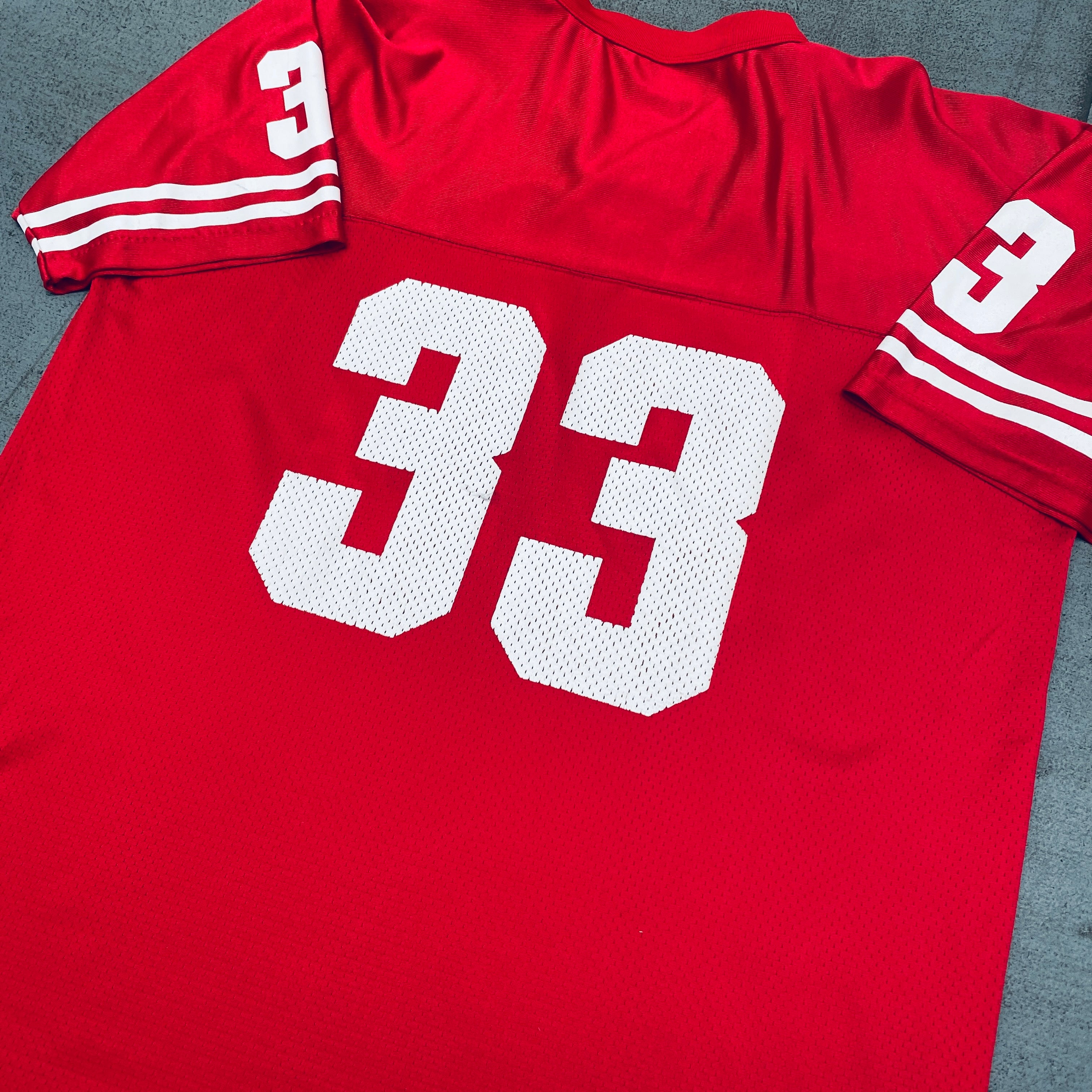 Official Wisconsin Badgers Ron Dayne #33 Reebok Jersey - Size XL | Authentic College Football Apparel for Fans & Collectors | Perfect for Game Day, Tailgating & Sports Memorabilia