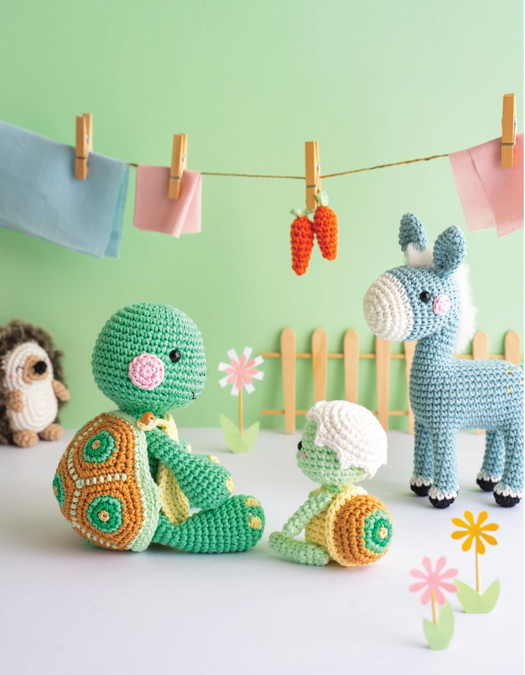 Adorable Animal Families to Crochet - Complete Crochet Kit for Beginners & Experts (Dover Crafts) - Perfect for DIY Gifts, Home Decor & Stress Relief