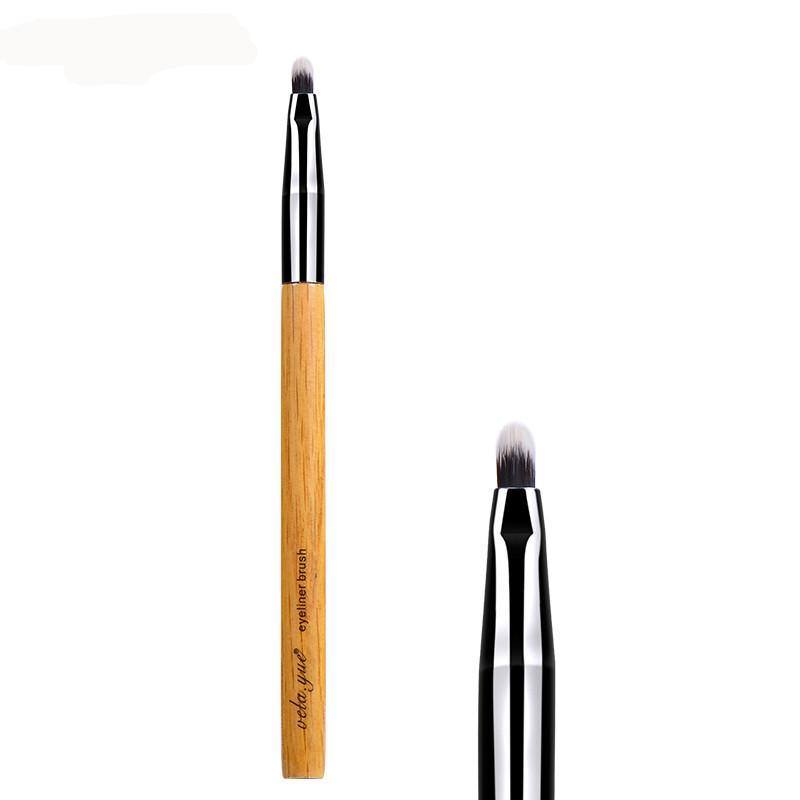 Professional Synthetic Eyeliner Brush - Precise Makeup Tool for Winged Liner & Smokey Eyes - Perfect for Beginners and Professionals - Ideal for Daily Makeup, Special Occasions & Photo Shoots