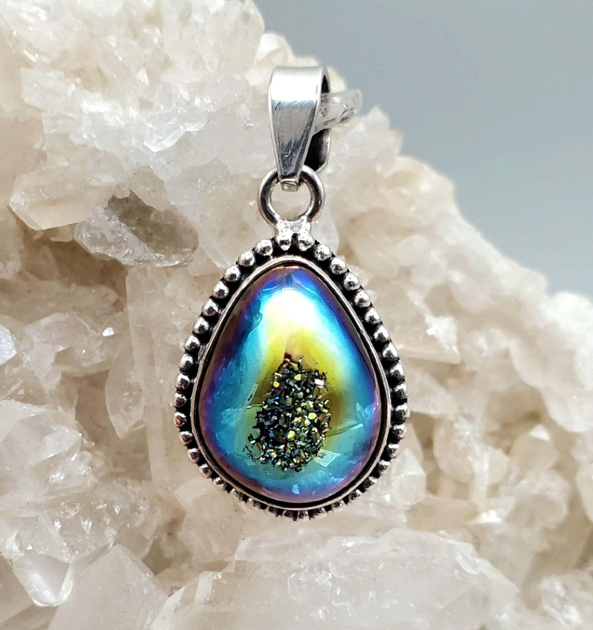 Natural Aura Druzy Crystal Pendant Necklace - Healing Stone Jewelry for Women - Perfect for Meditation, Yoga & Spiritual Gifts
